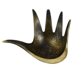 Walter Bosse, ciotola o posacenere scultoreo in ottone, Herta Baller, Austria, anni '50