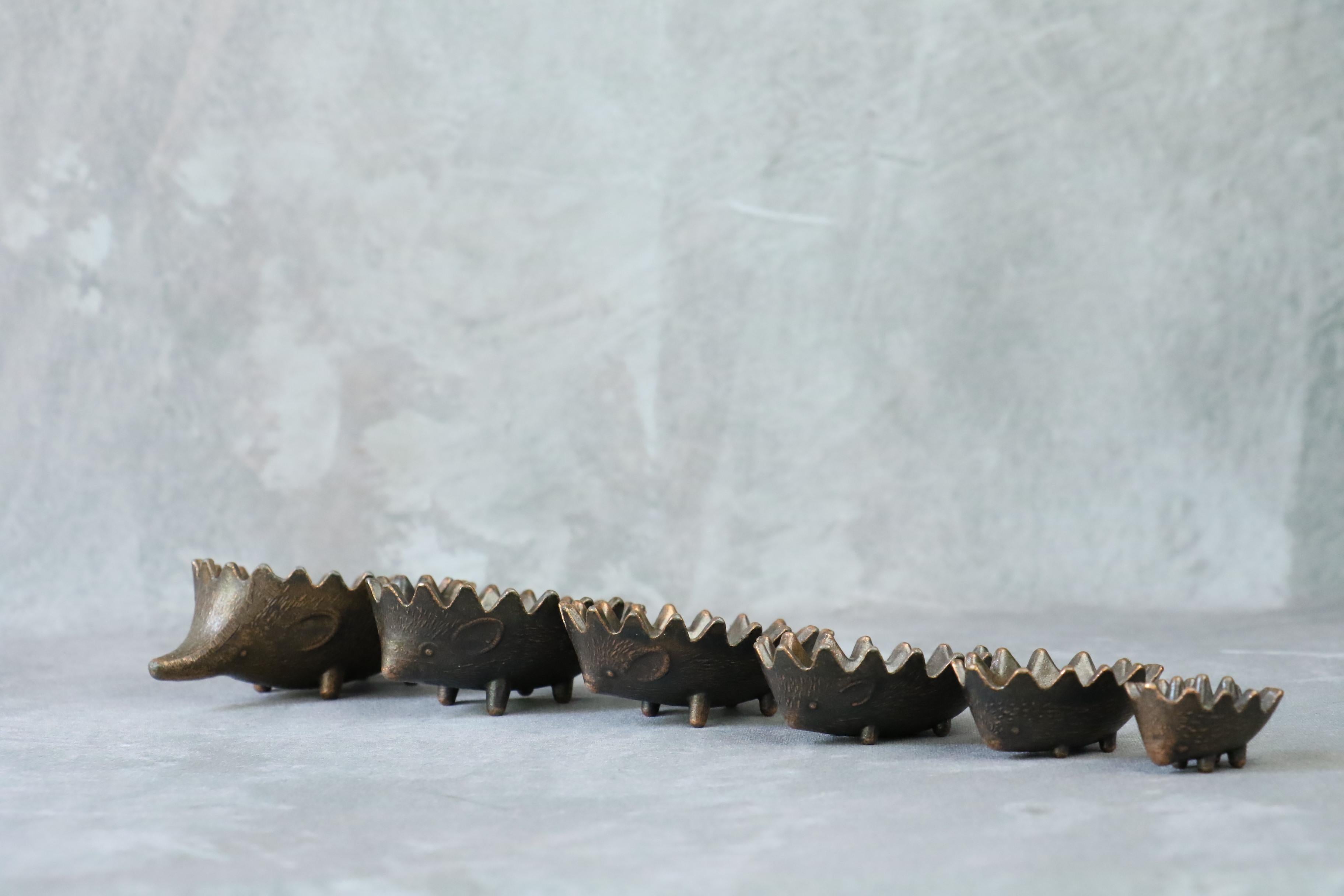 Walter Bosse - Set of 6 hedgehog sculptures, circa 1950s

Midcentury Walter Bosse hedgehog stackable ashtray made in Greece. 
This vintage ashtray includes all six trays.