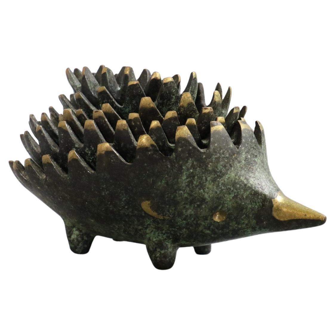 Walter Bosse Set of 6 hedgehog sculptures for Hertha Baller, circa 1950s

Midcentury Walter Bosse hedgehog stackable ashtray made in Austria. This vintage ashtray includes all six trays.