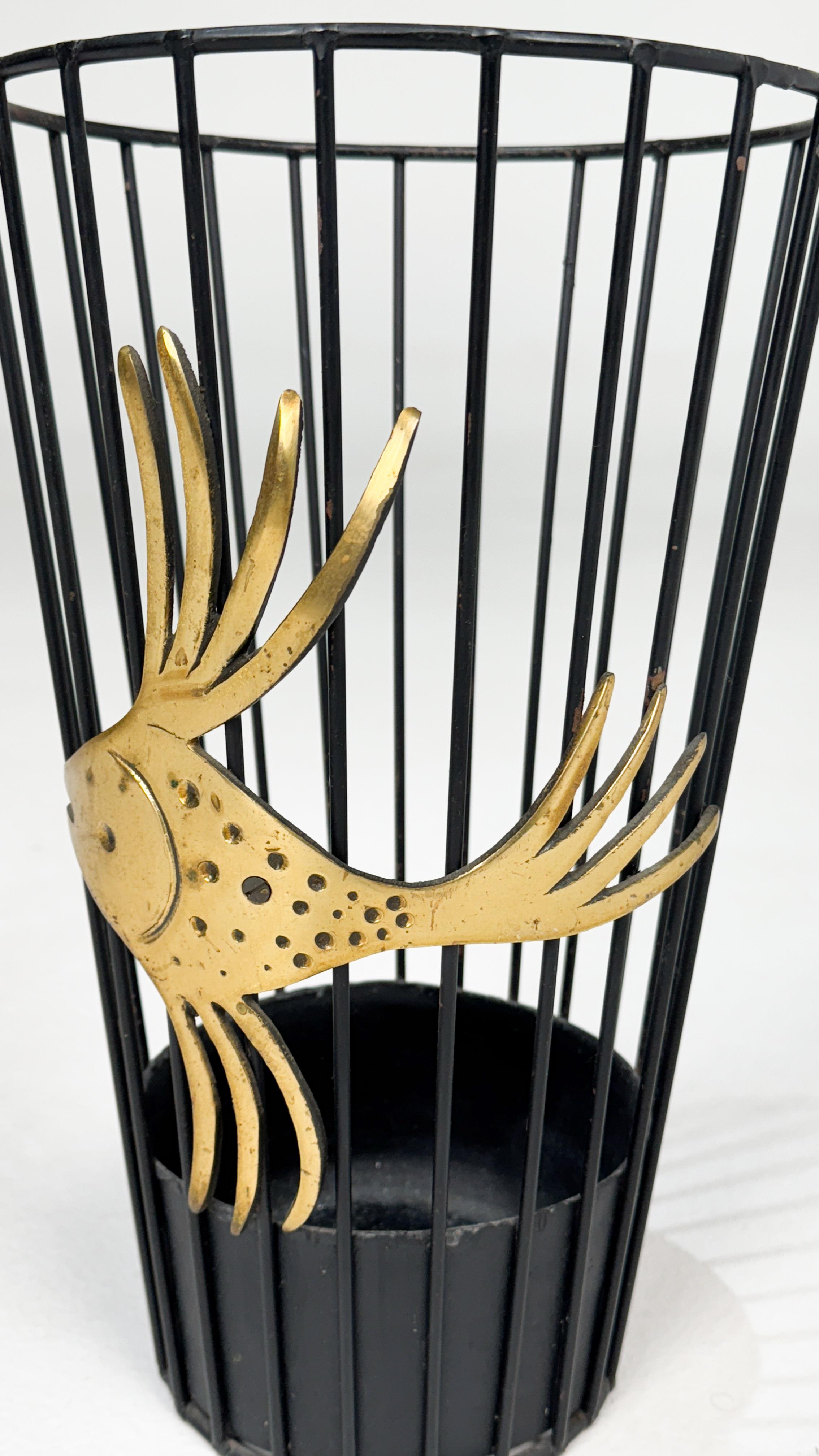 Porte-parapluies By Vintage par Walter Bosse  Modernes du milieu du siècle

Cet élégant et rare porte-parapluies, conçu par le célèbre designer autrichien Walter Bosse, allie parfaitement fonctionnalité et expression artistique de l'ère moderne du