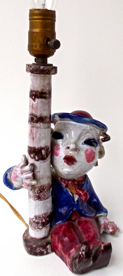 Charmante lampe de bureau autrichienne en céramique de l'ère Wiener Werkstatte « Kinder » de Walter Bosse