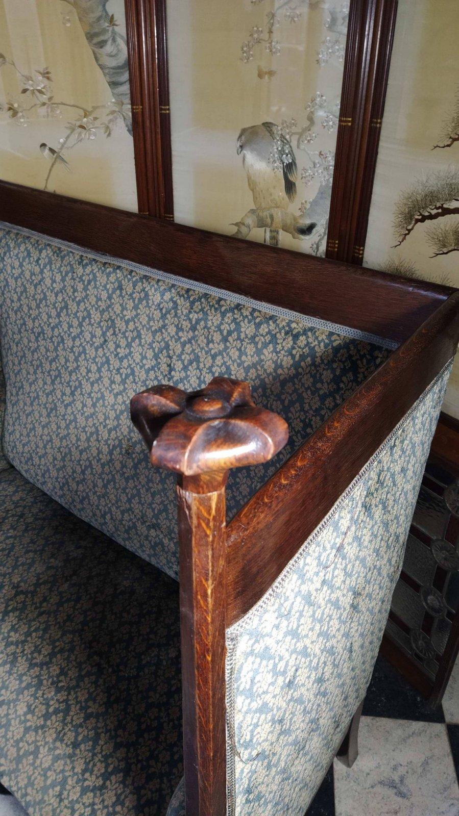 Walter Cave, an Arts & Crafts Oak Settee with Voysey Style Uprights In Good Condition For Sale In London, GB
