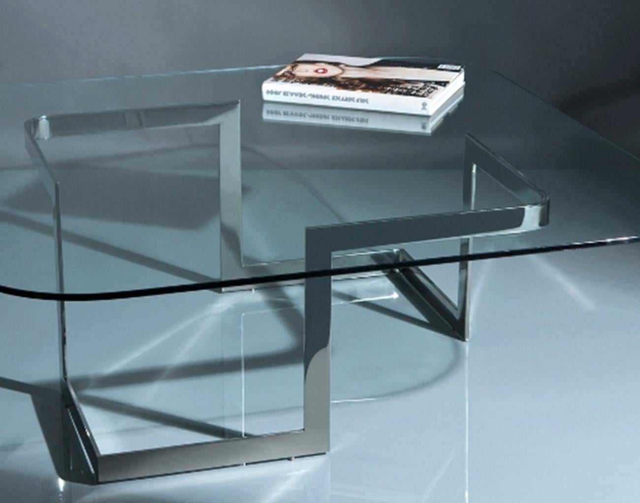 Walter, Coffee Table with glass top and stainless steel base In New Condition In Dubai, AE