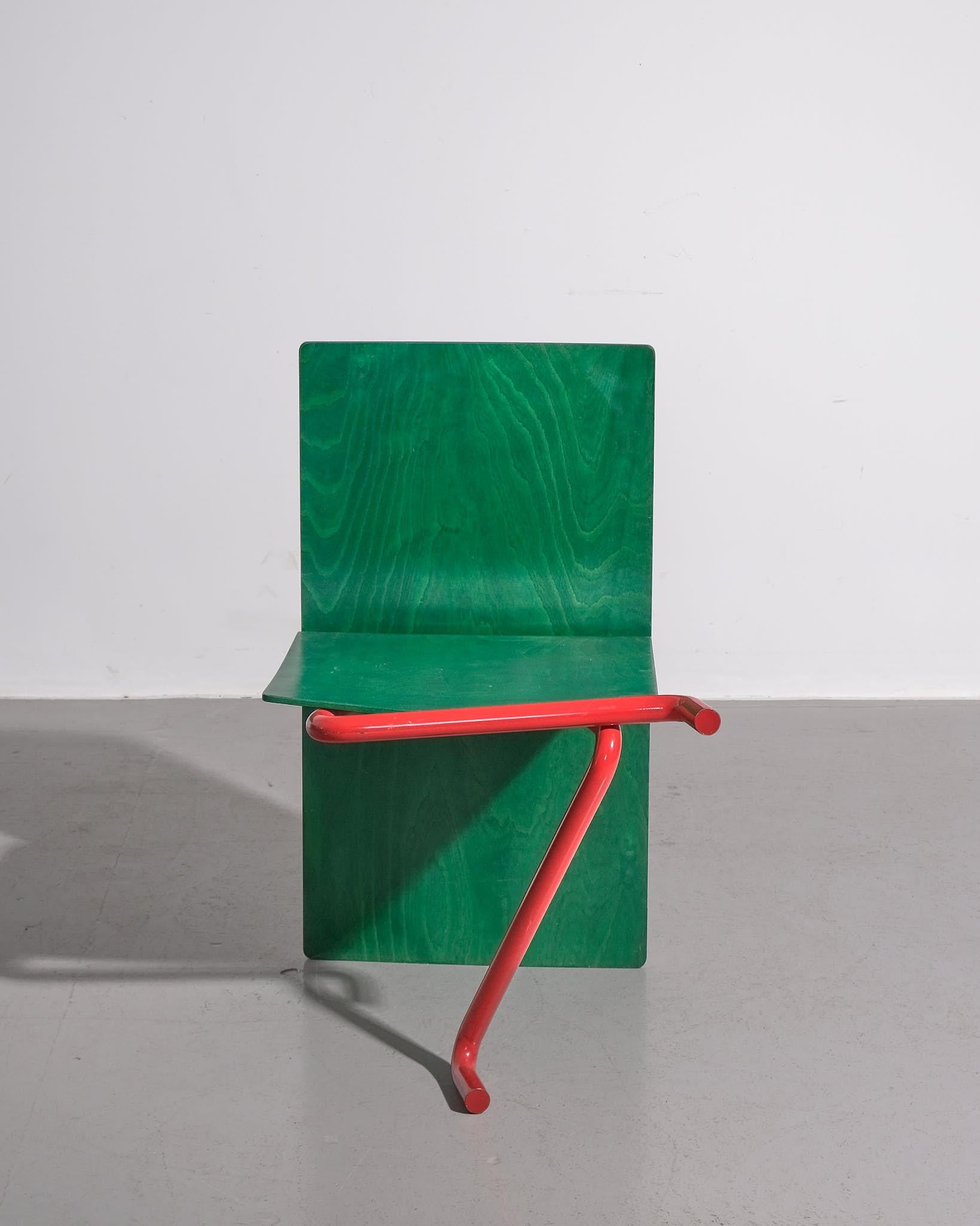 Walter Gerth: Postmodern 'Joke Chair' for Strässle Söhne, 1986

Designed by Walter Gerth in 1986 for Strässle Söhne, the 'Joke Chair' is a bold example of postmodern design. Constructed from dyed plywood and lacquered tubular steel, the chair