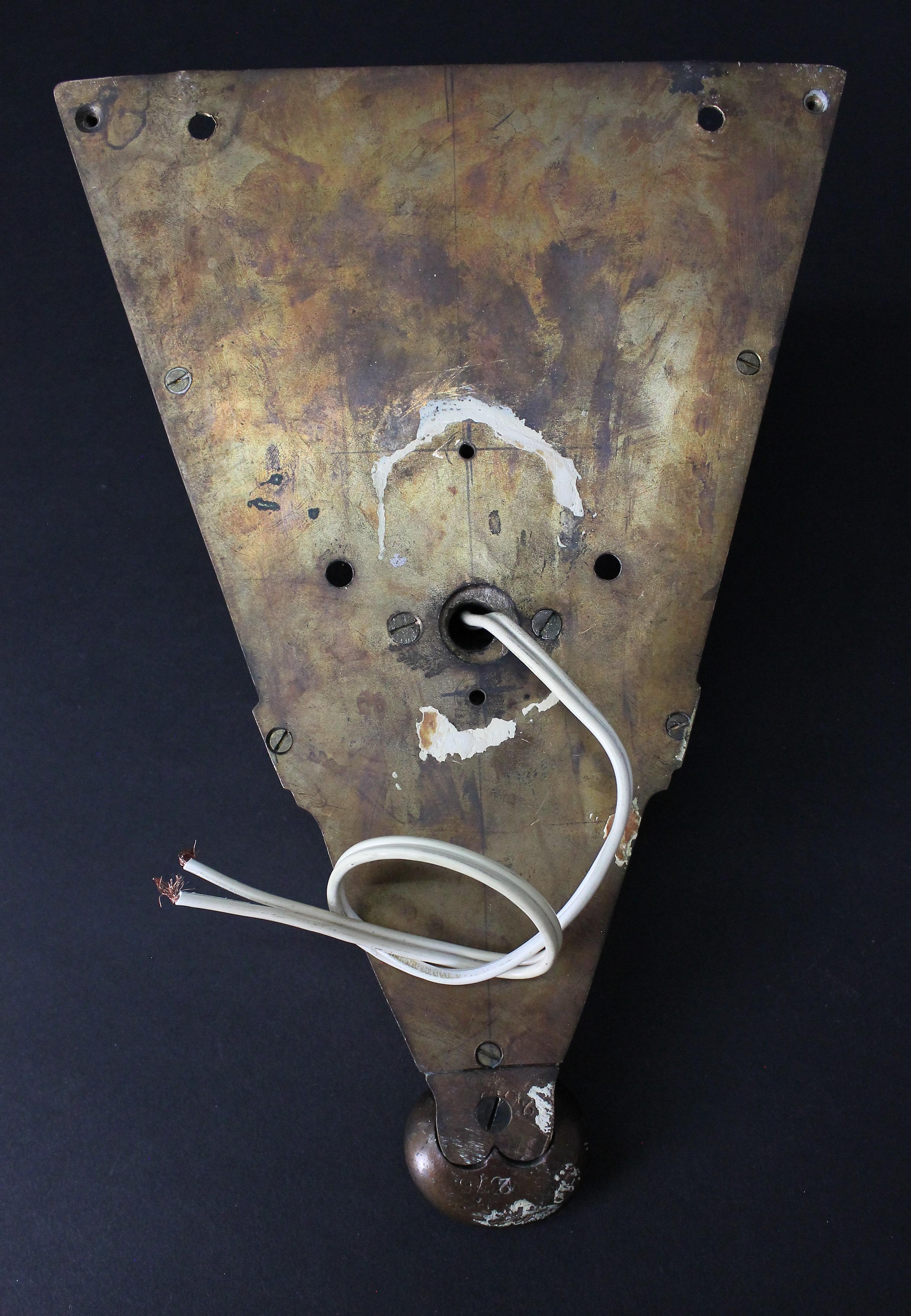 Walter Gilbert e John Walsh Walsh Coppia di lampade da parete in vetro e bronzo in stile Art Déco in vendita 13