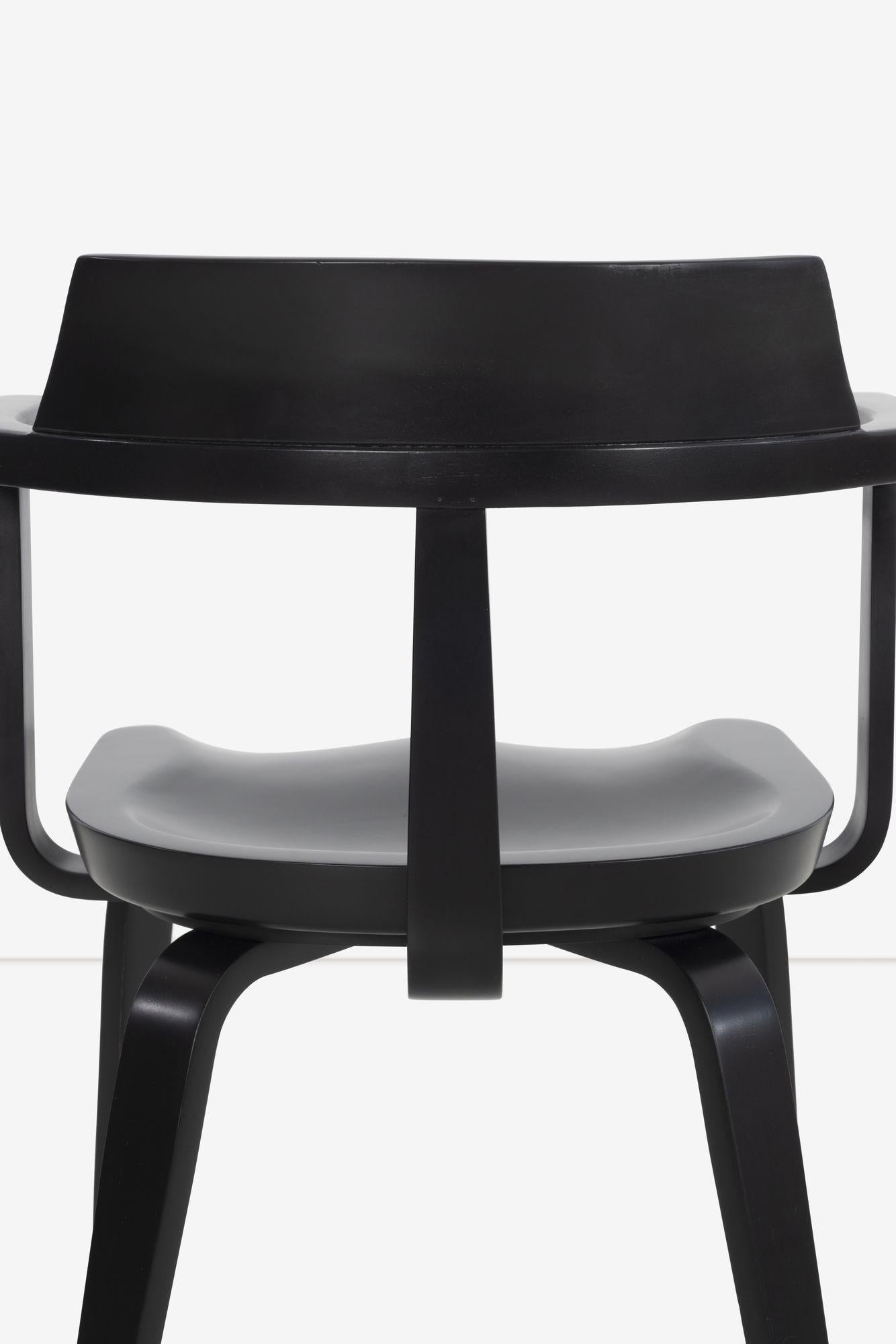 Walter Gropius Poltrone per Thonet Set di otto poltrone in nero 1951 in vendita 4