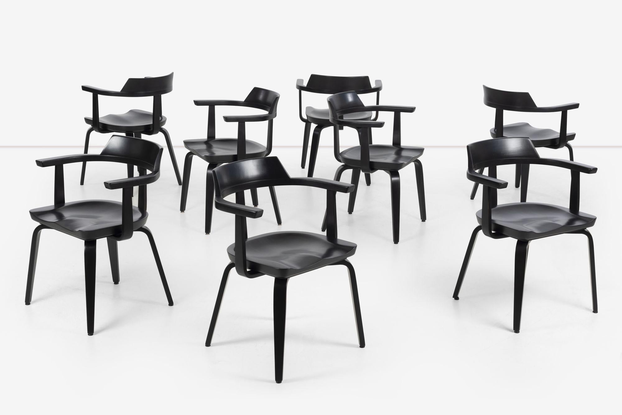 Quercia Walter Gropius Poltrone per Thonet Set di otto poltrone in nero 1951 in vendita