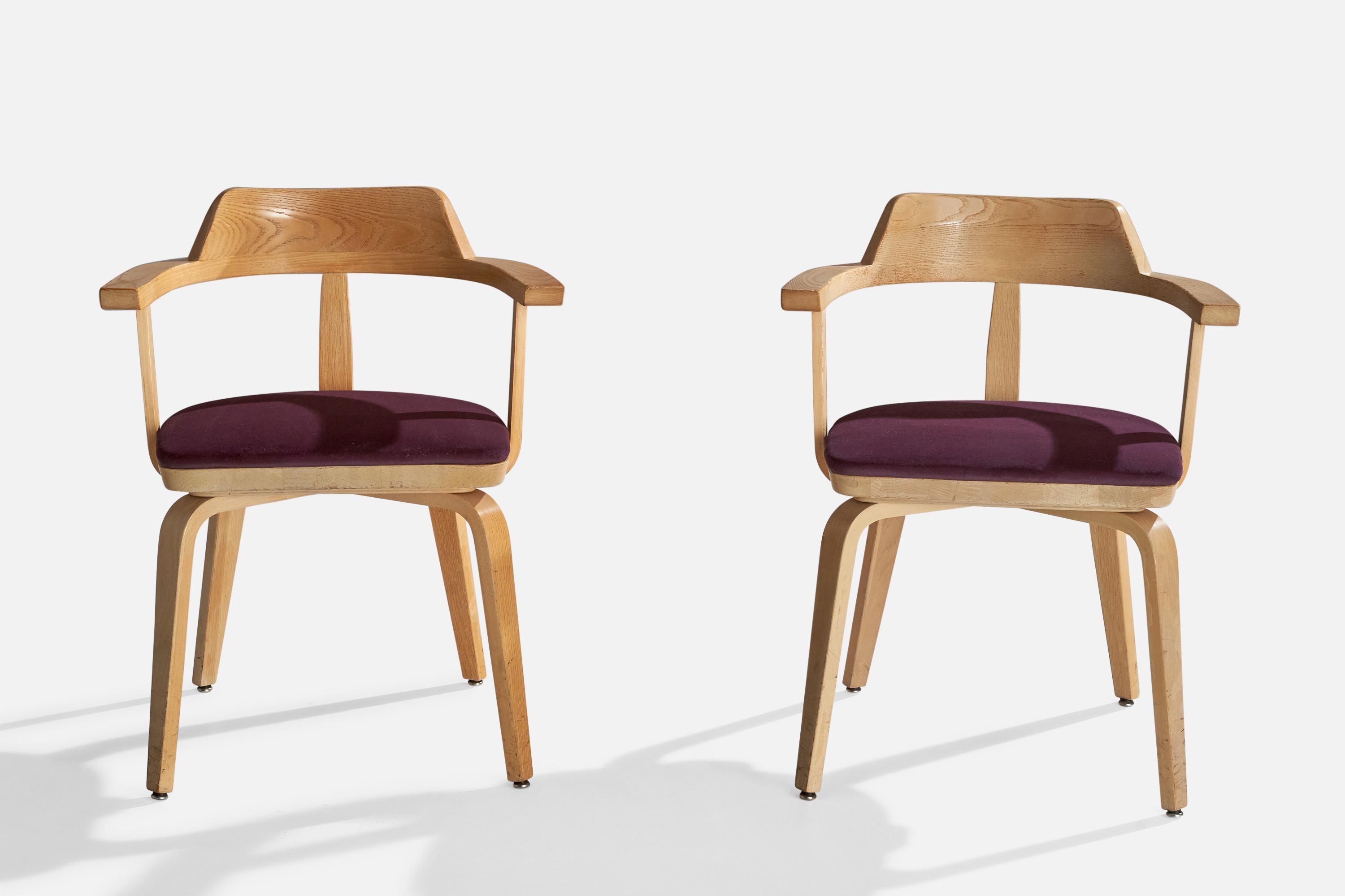 Walter Gropius, Armchairs, Oak, Velvet, USA, 1970s In Good Condition For Sale In High Point, NC