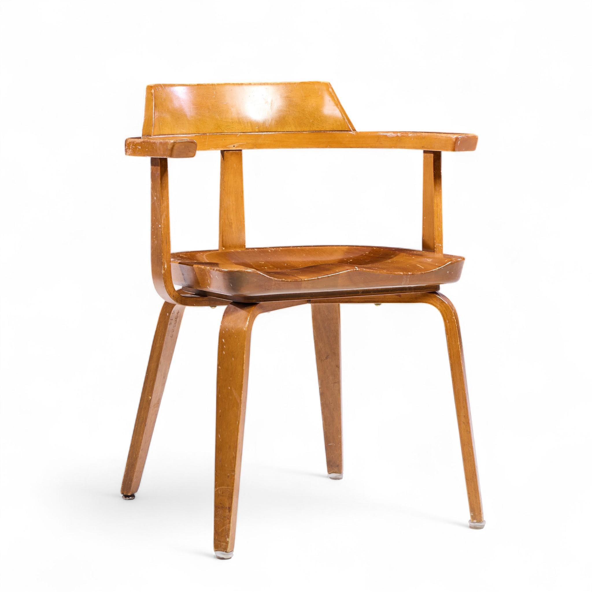 Autrichien Walter Gropius W199 Bauhaus for Thonet Mid Century Bentwood Chairs - Set of 6 en vente