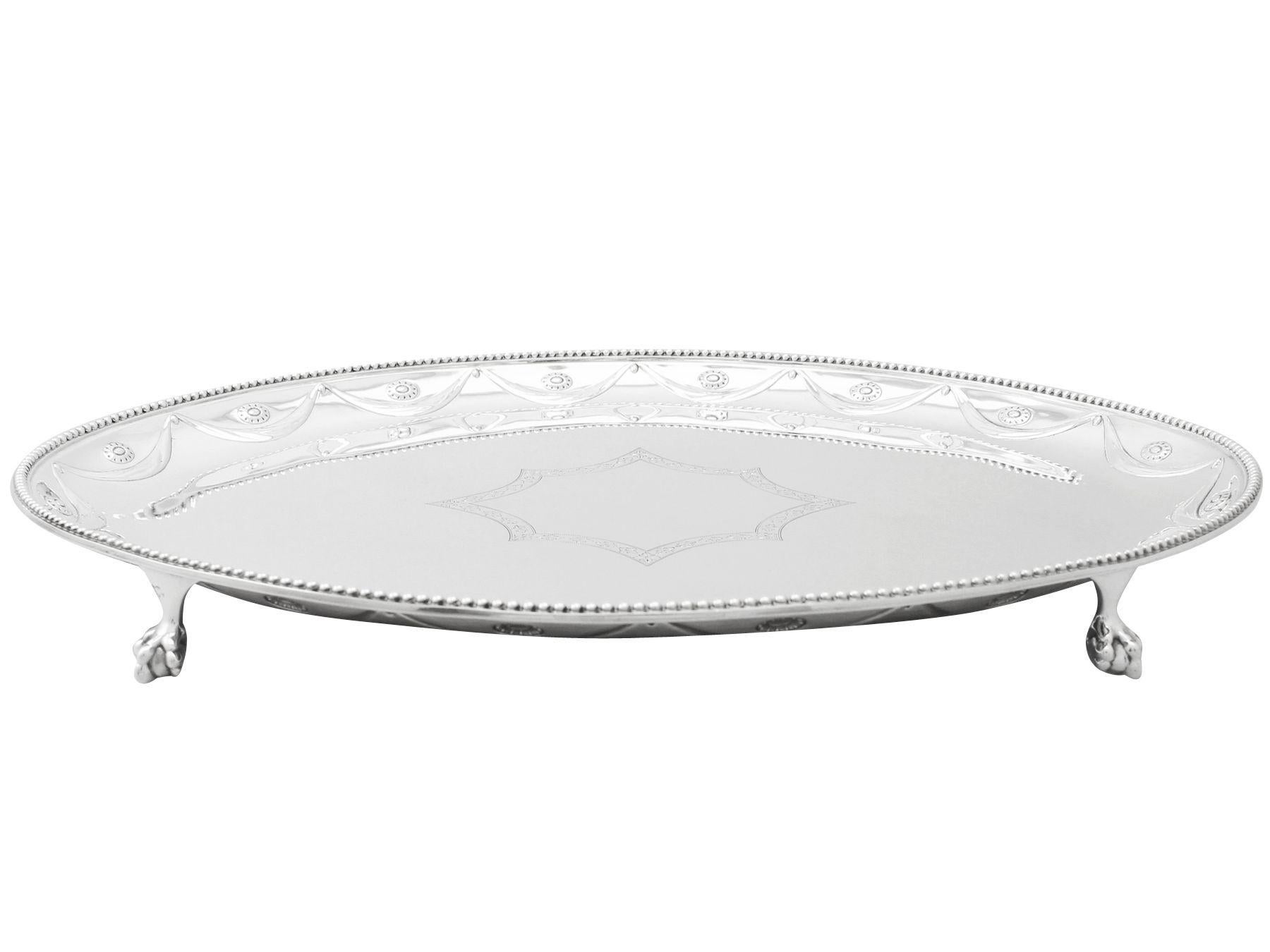 An exceptional, fine and impressive antique Victorian English sterling silver salver made by Walter & John Barnard, an addition to our ornamental silverware collection.

This exceptional antique sterling silver salver has a plain oval form.

The