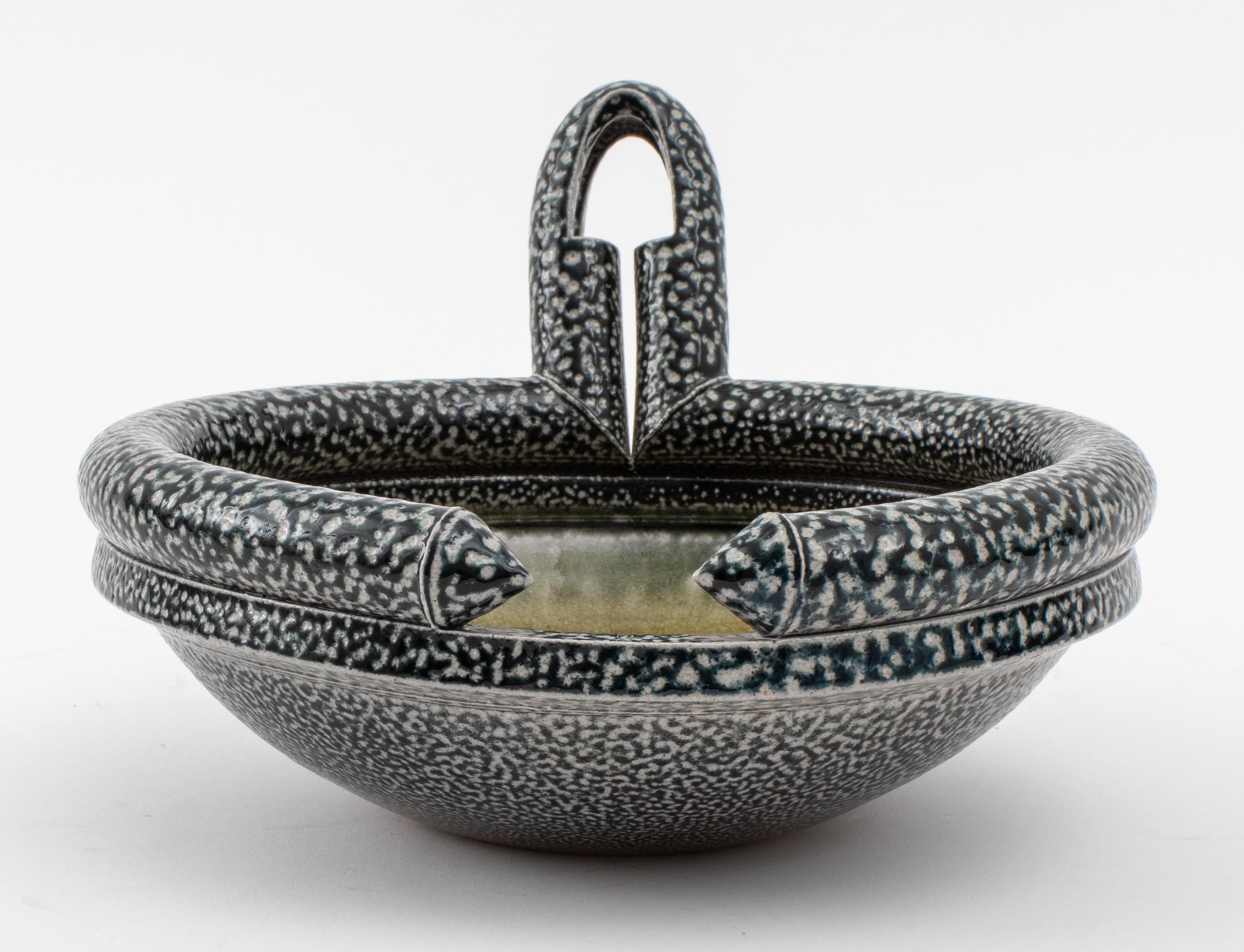 Walter Keeler Salt-Glazed Studio Art Pottery Bowl In Good Condition For Sale In New York, NY