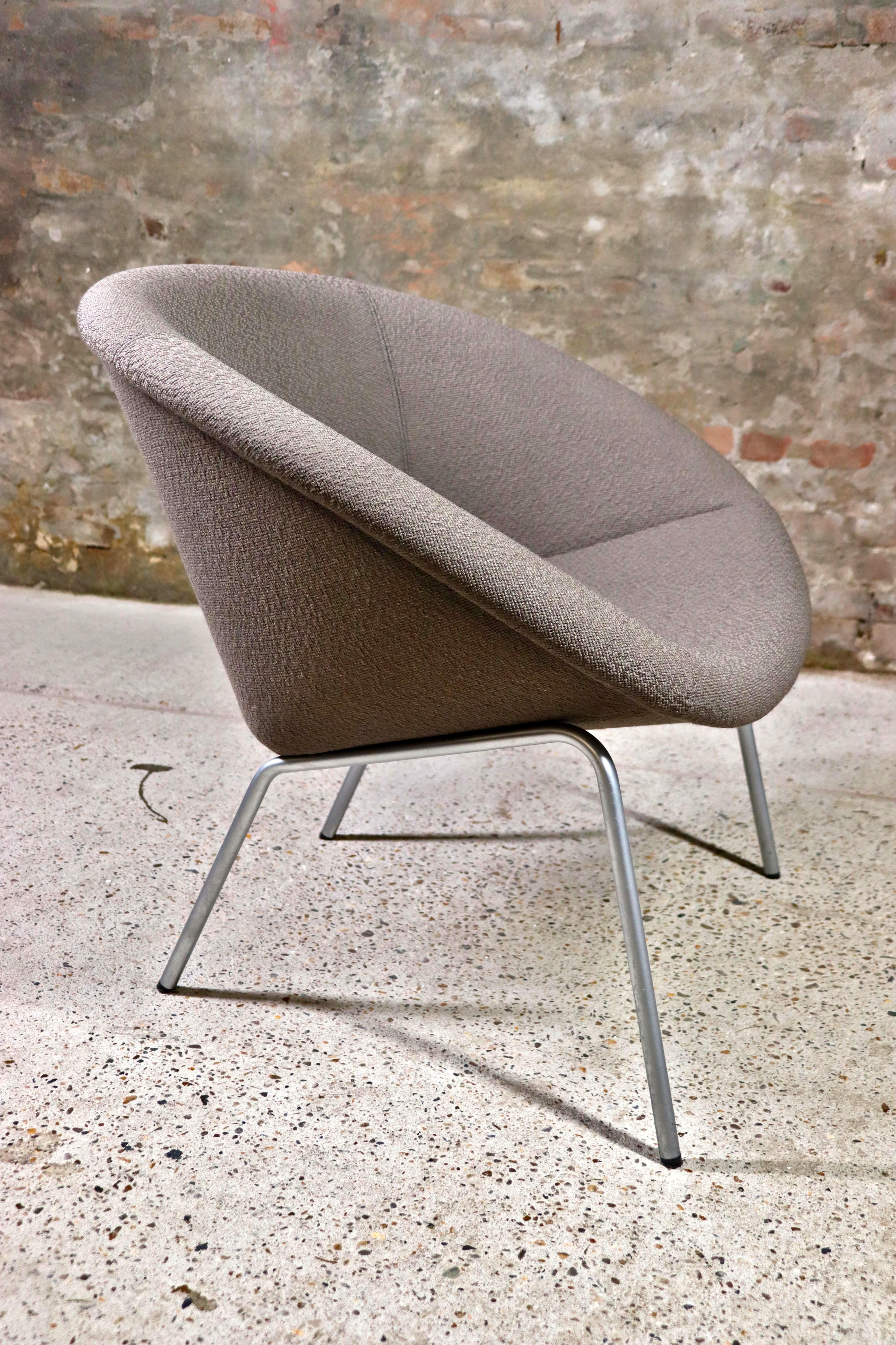 Fabric Walter Knoll 369 armchair For Sale