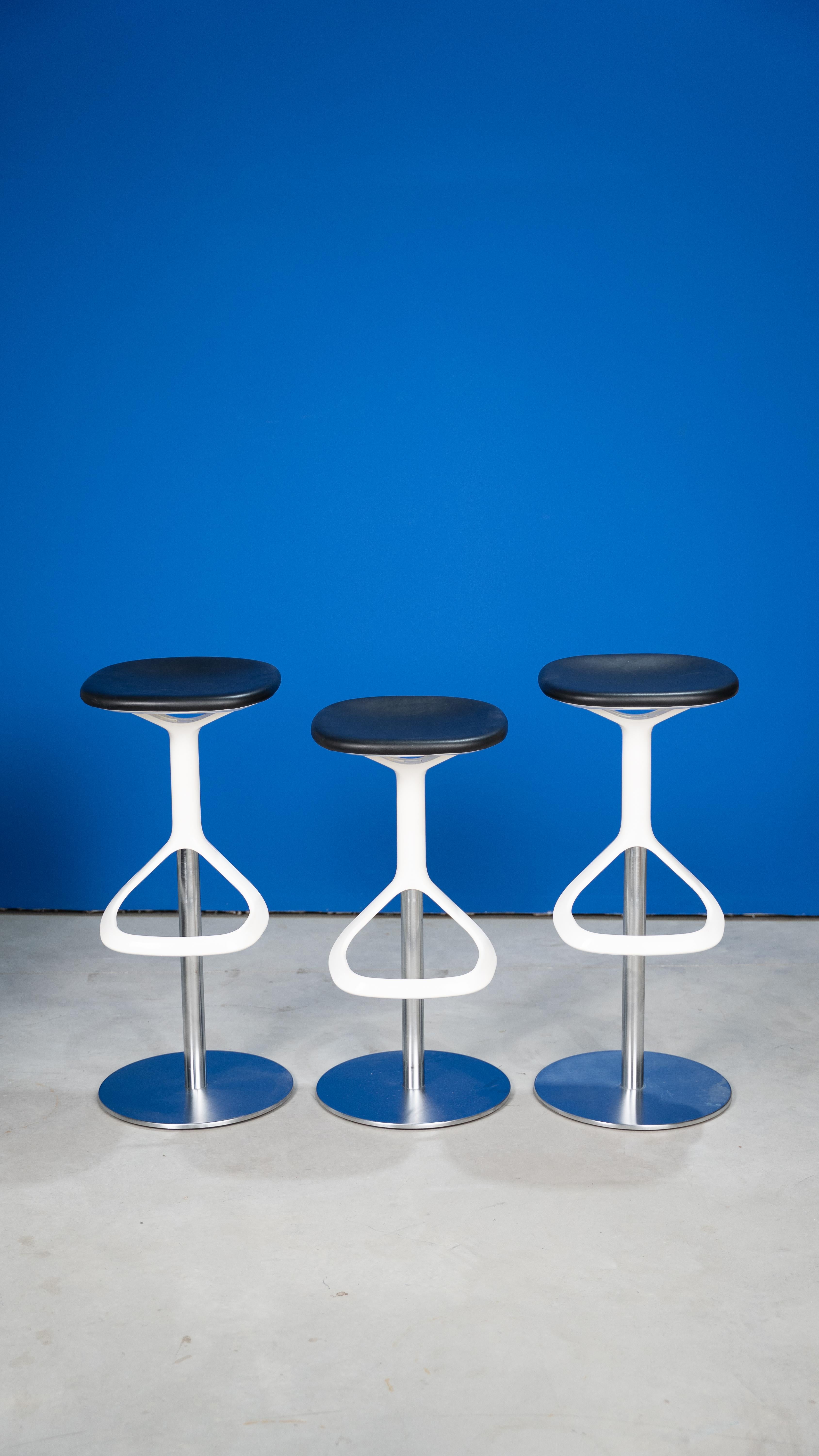 Adjustable Walter Knoll LOX Bar Stool by Pearson Lloyd, Germany, Modern Design

This elegant and functional LOX bar stool, designed by renowned duo Pearson Lloyd for Walter Knoll, exemplifies contemporary German design at its finest. Originally