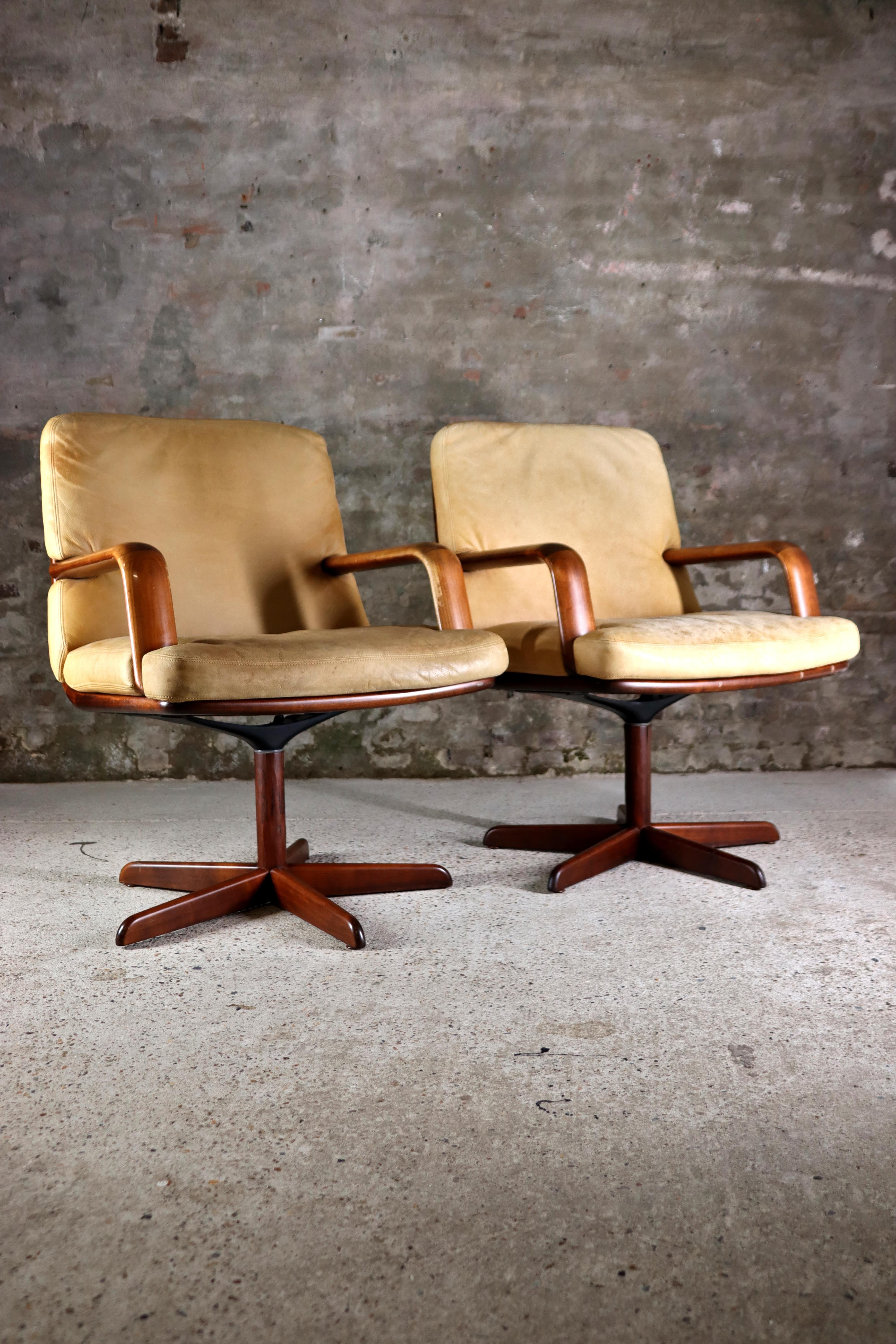 These awesome Don chairs are designed by Bernd Münzebrock for Walter Knoll, Germany 1970s. The model of the chair is ‘Don’ and they are very comfortable. Both chairs are marked underneath the seating with the manufacturers label ‘Walter Knoll