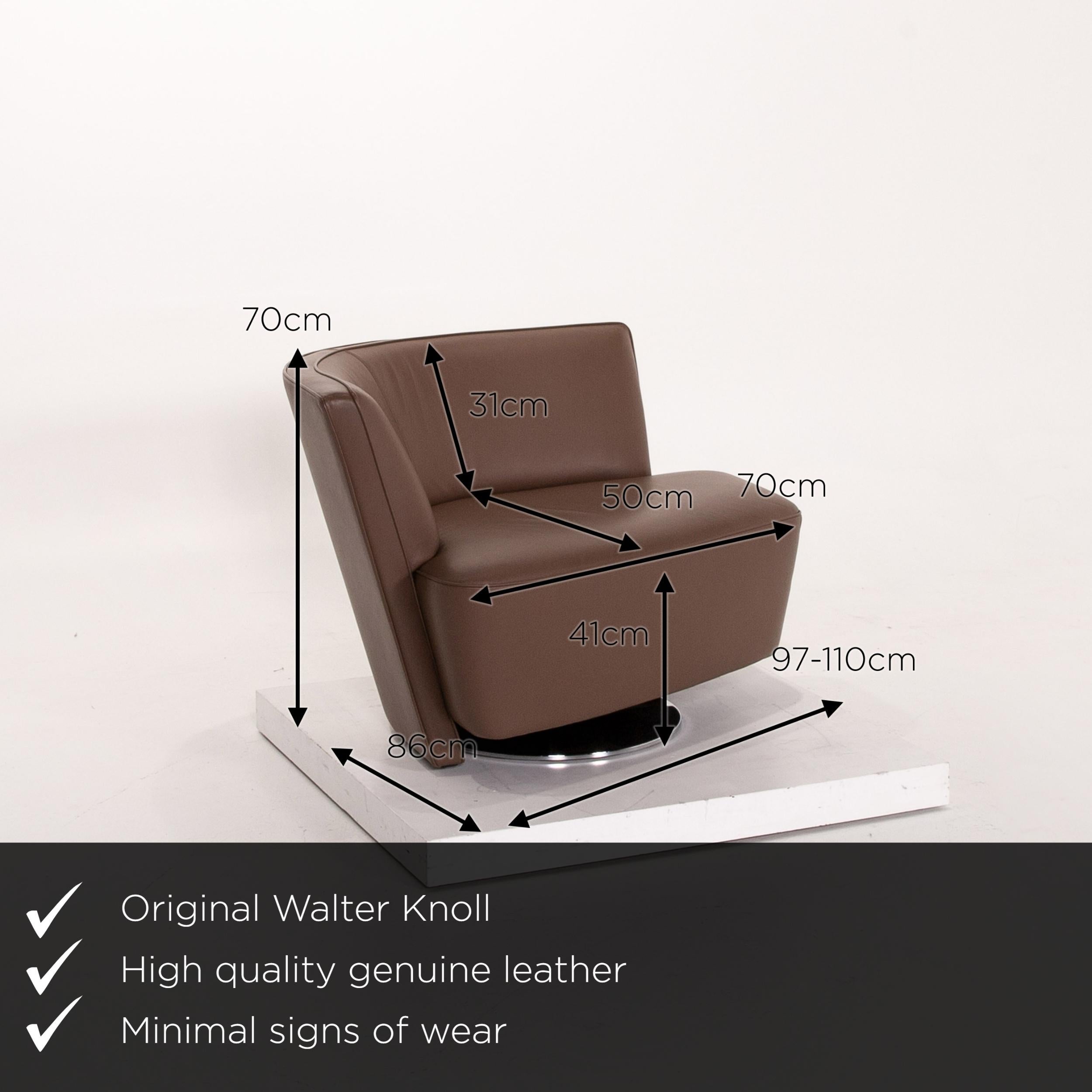 We present to you a Walter Knoll Drift leather armchair brown.
 

 Product measurements in centimeters:
 

Depth 86
Width 97
Height 70
Seat height 41
Rest height 30
Seat depth 50
Seat width 70
Back height 31.
 