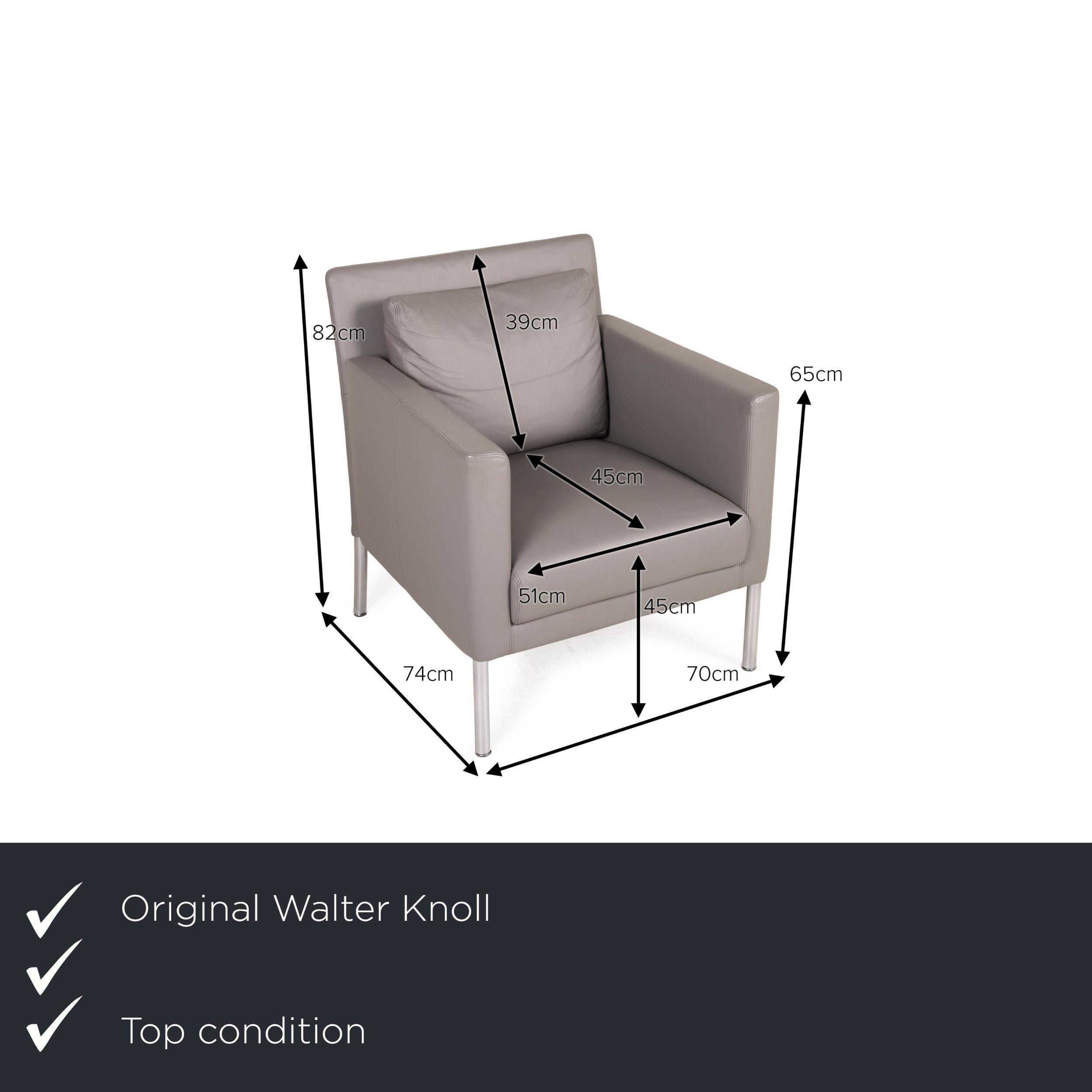We present to you a Walter Knoll Foster 500 leather armchair gray.
 
 

 Product measurements in centimeters:
 

 depth: 74
 width: 70
 height: 82
 seat height: 45
 rest height: 65
 seat depth: 45
 seat width: 51
 back height: 39.