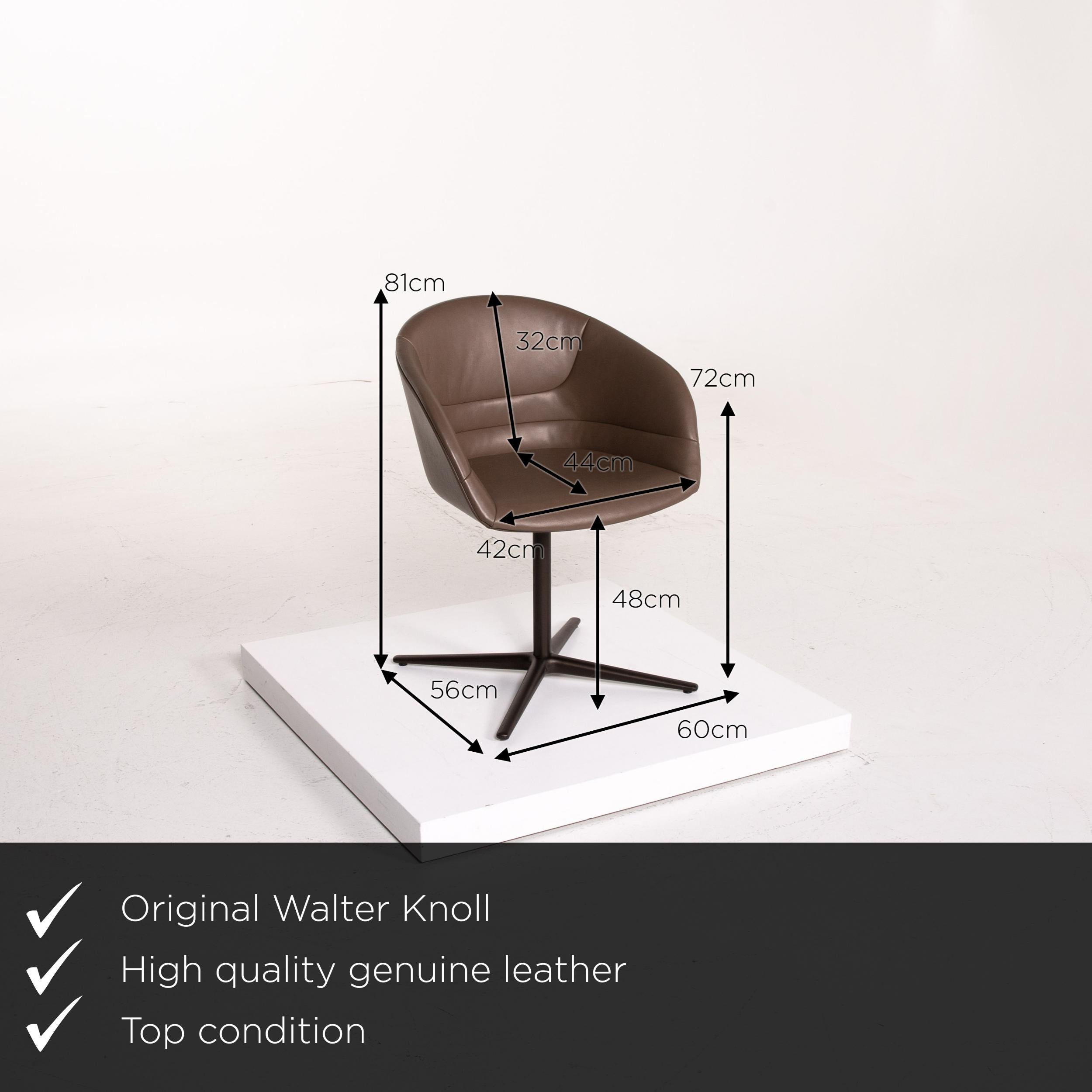We present to you a Walter Knoll Kyo leather armchair gray chair swivel.

 

 Product measurements in centimeters:
 

Depth 56
Width 60
Height 81
Seat height 48
Rest height 72
Seat depth 44
Seat width 42
Back height 32.