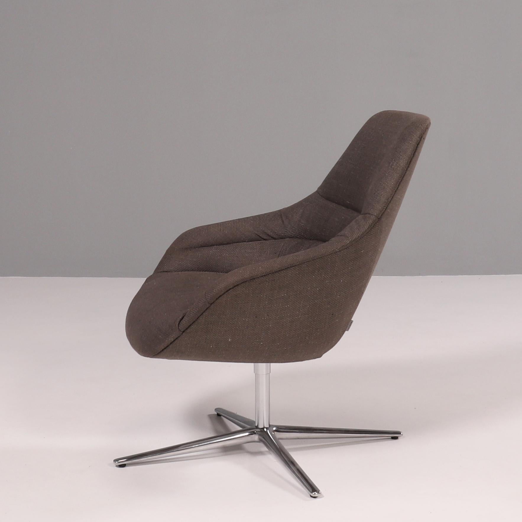 Designed by PearsonLlyod for Walter Knoll, the Kyo lounge chair offers the perfect balance of comfort and style.

The moulded bucket seat features a high back and is curved to create integrated back and armrests.

Fully upholstered in ‘Timber’ woven