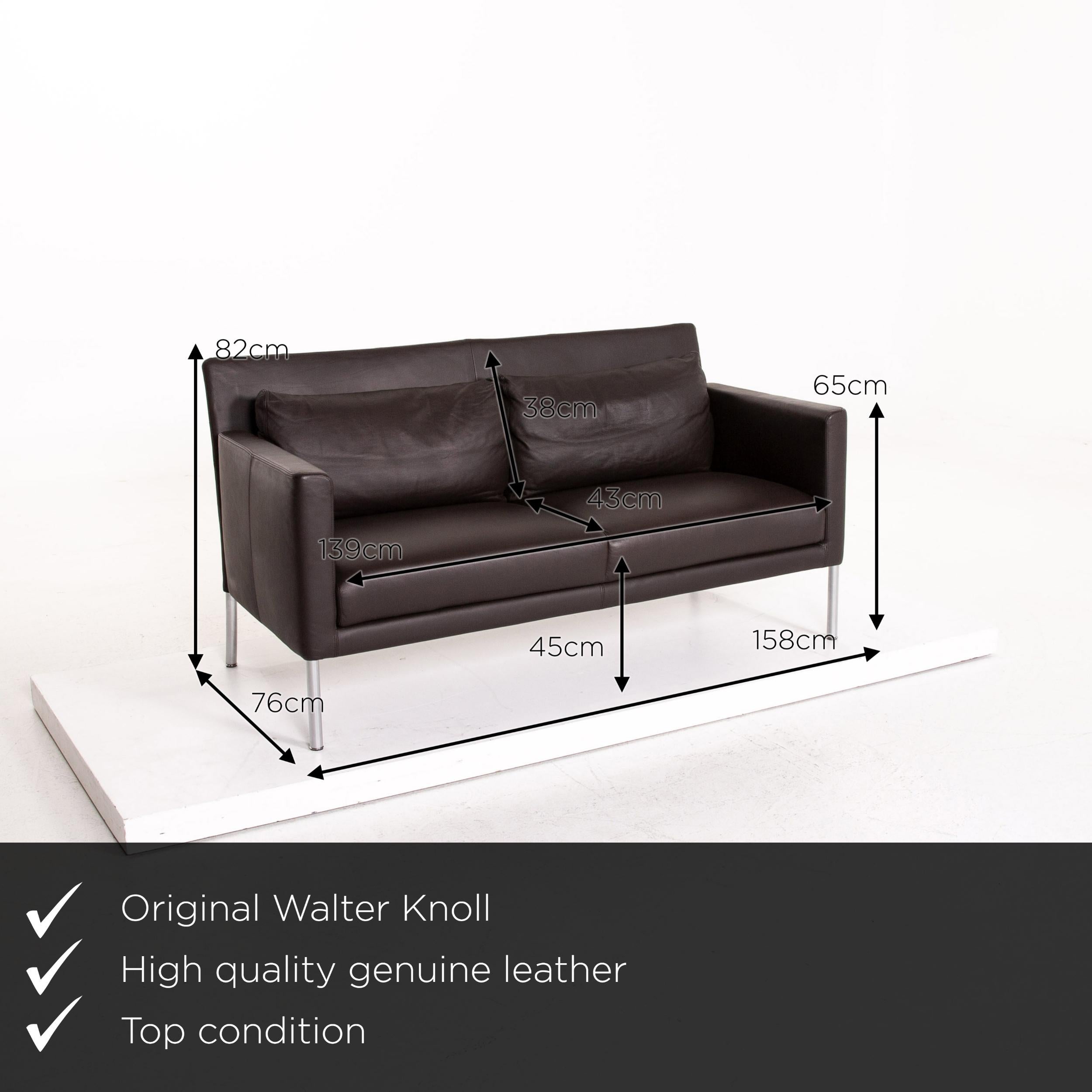 We present to you a Walter Knoll leather sofa brown dark brown two-seat couch.

Product measurements in centimeters:

Depth 76
Width 158
Height 82
Seat height 45
Rest height 65
Seat depth 43
Seat width 139
Back height 38.


   