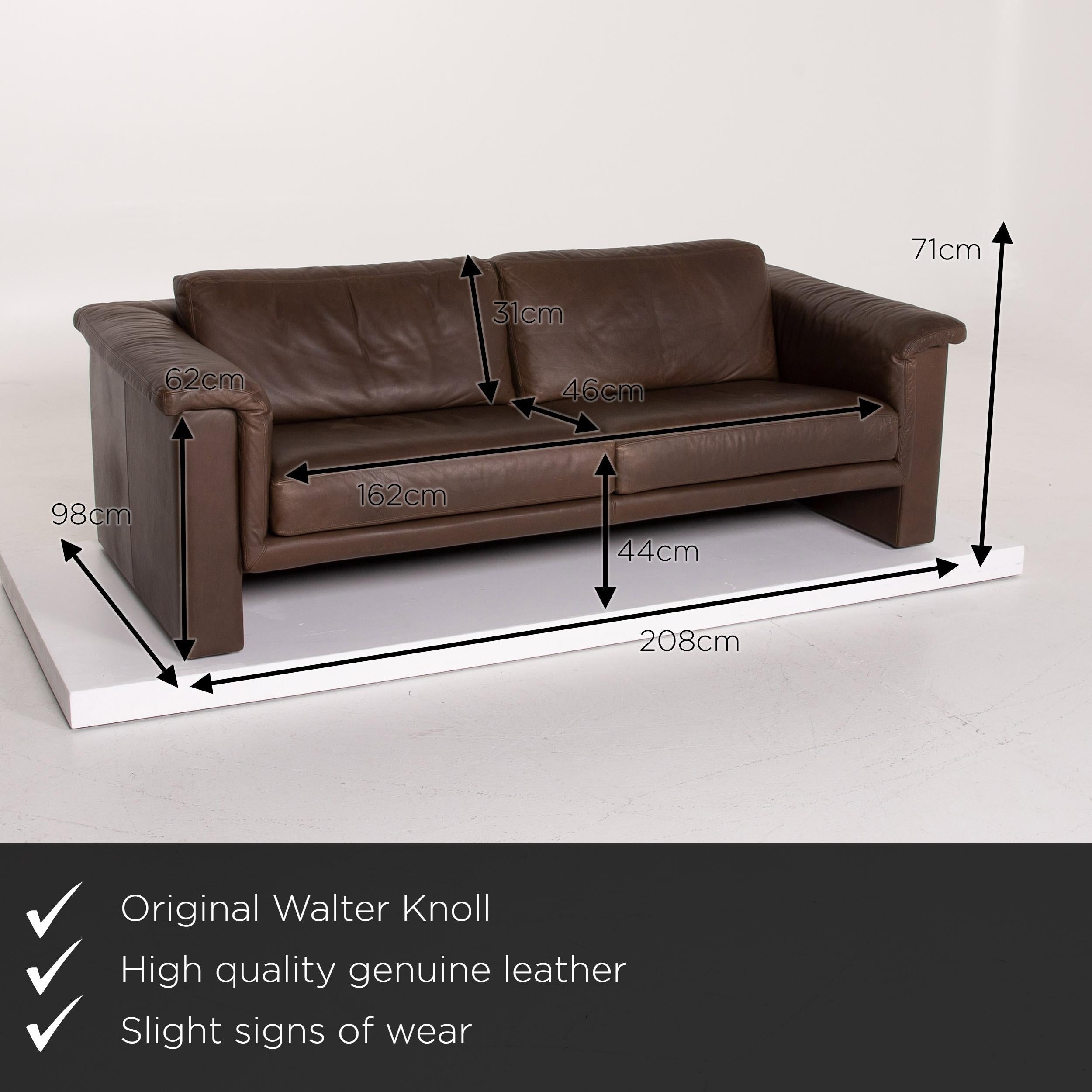 We present to you a Walter Knoll leather sofa brown two-seat.
 
 

 Product measurements in centimeters:
 

Depth 98
Width 208
Height 71
Seat height 44
Rest height 62
Seat depth 46
Seat width 162
Back height 31.
 