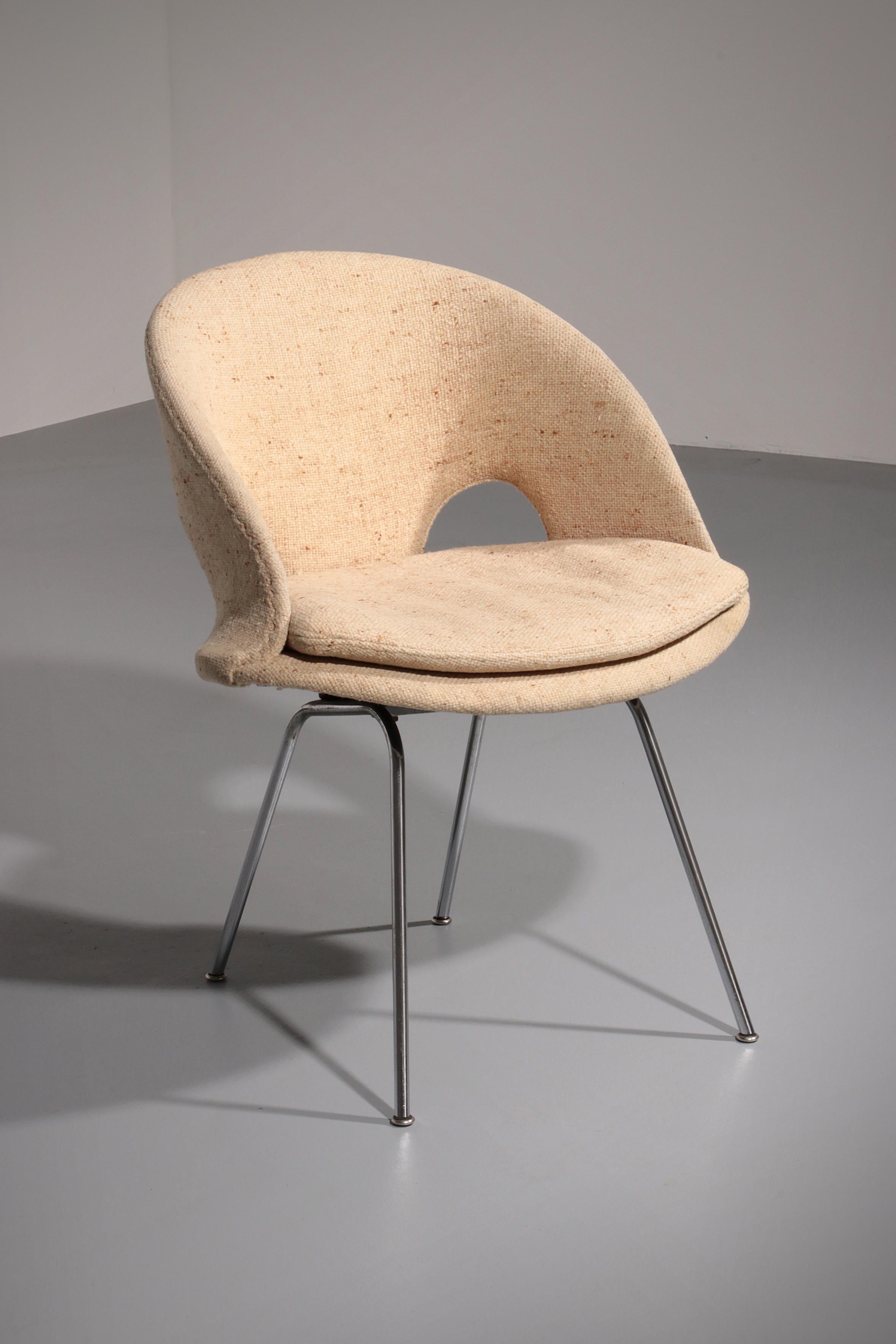 Sillón Walter Knoll de Arno Votteler Model 350, años 50
Walter Knoll

Inspirado por la Bauhaus -fundada en 1919 por Walter Gropius-, Walter Knoll decidió centrarse en gran medida en el modernismo. En 1925 fundó su homónimo fabricante alemán de