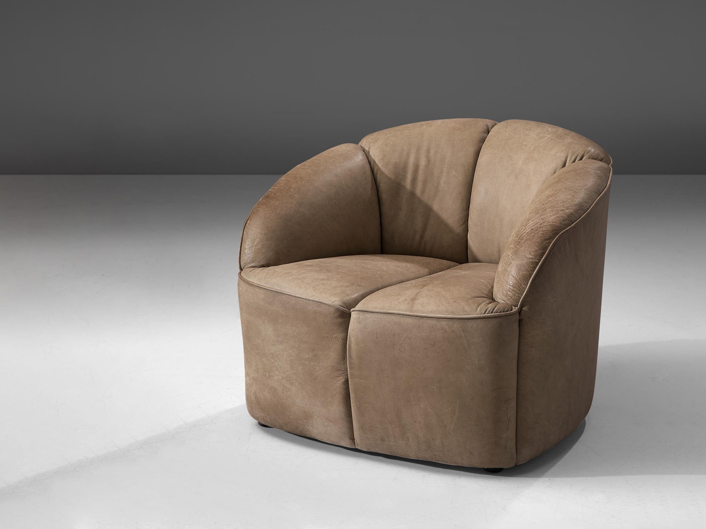 Walter Knoll, lounge chair, leather, Germany, 1960s

This half round lounge chair by Walter Knoll is designed in the 1960s. This model is called Piccolino and has thick, high quality leather upholstery. The bulky lounge chair has a slightly tapered