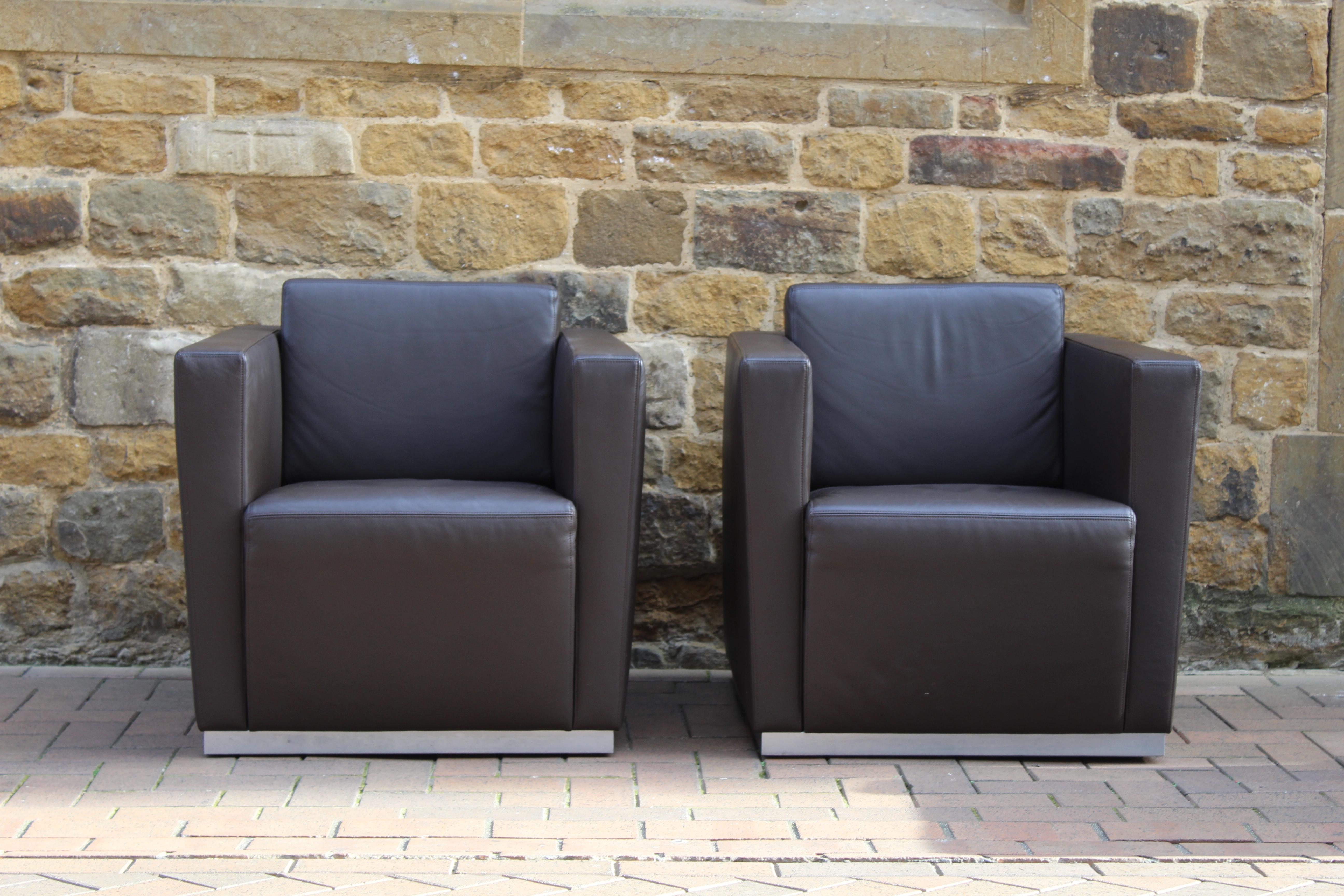 Pair of Walter Knoll 'Elton' 406 armchairs in dark brown leather circa 2010.

The Walter Knoll label is attached to the side of the chair with the Walter knoll lettering printed on the fabric on the underneath of the chairs. 

Very stylish and