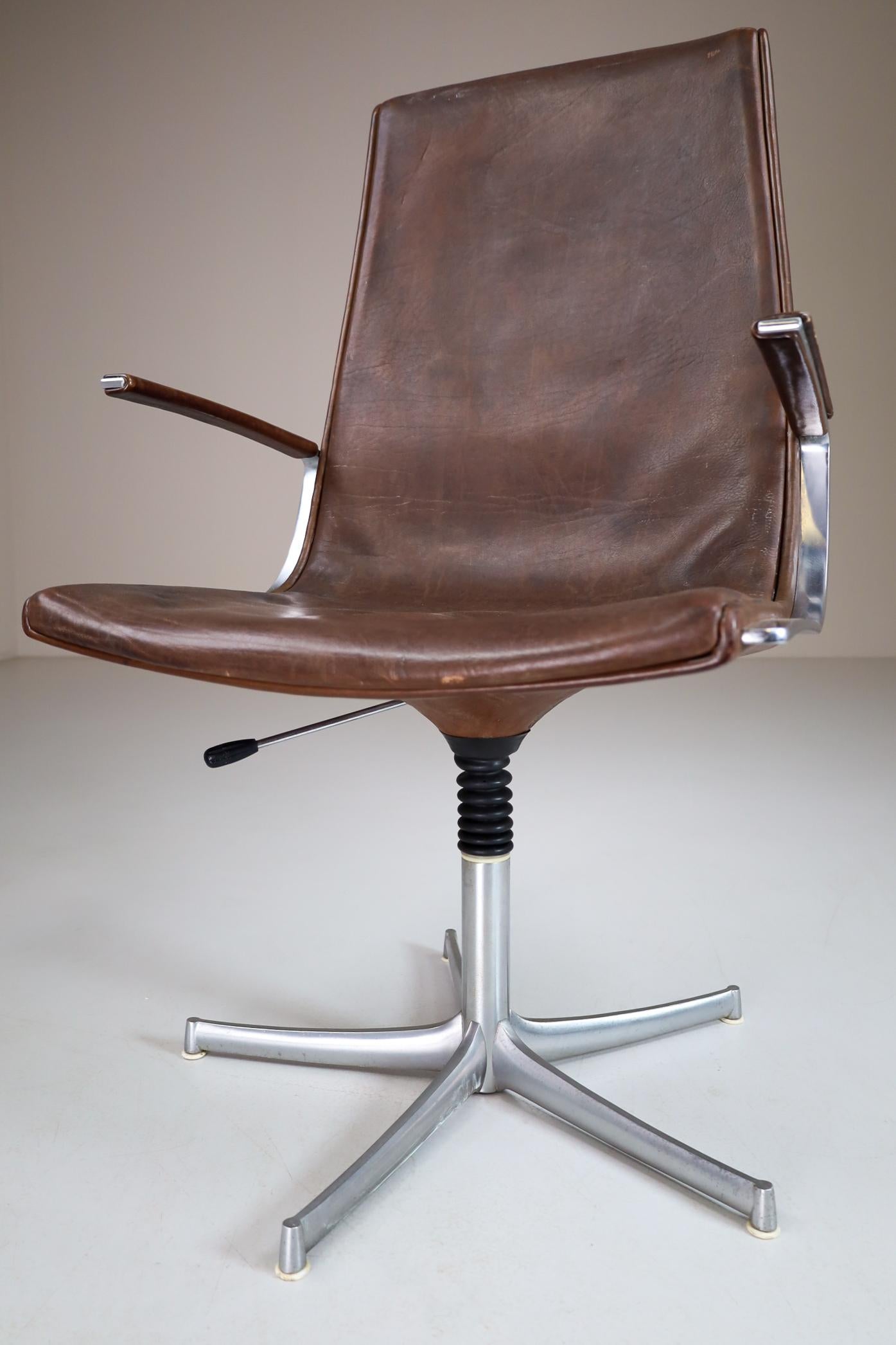 Walter Knoll office/desk chair, Germany, 1970. The chair swivel 360º and are adjustable in height. In very good condition with beautiful patinated leather and thorough polished aluminum. The mechanisms on all the chairs are in perfect working