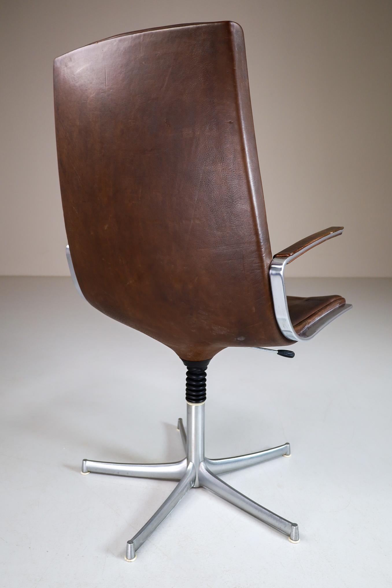 Mid-Century Modern Walter Knoll Patinated Leather Office / Desk Swivel Armchair, Germany, 1970s