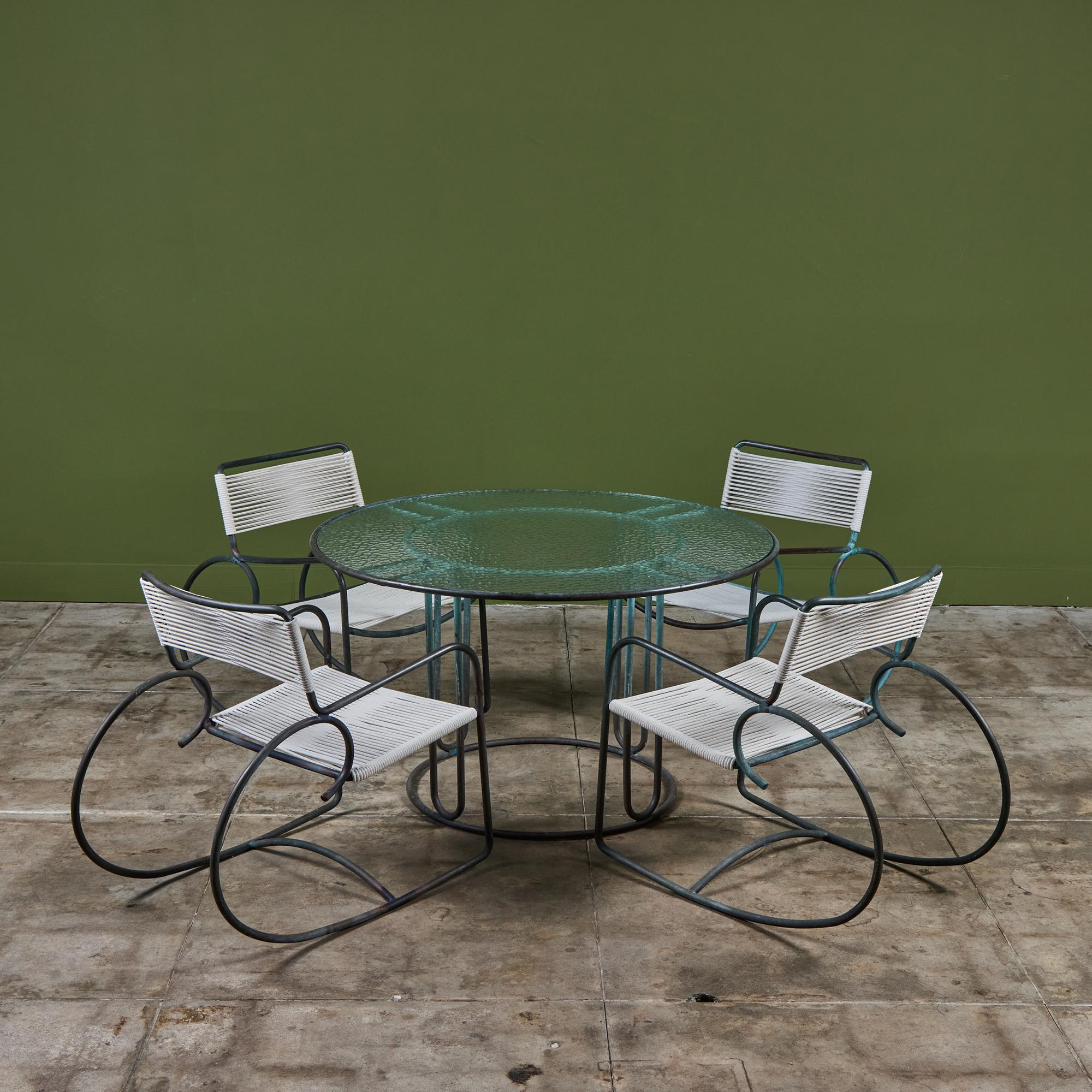 Mid-Century moderno Walter Lamb per Brown Jordan - Set da pranzo da patio in bronzo con quattro sedie a dondolo in vendita