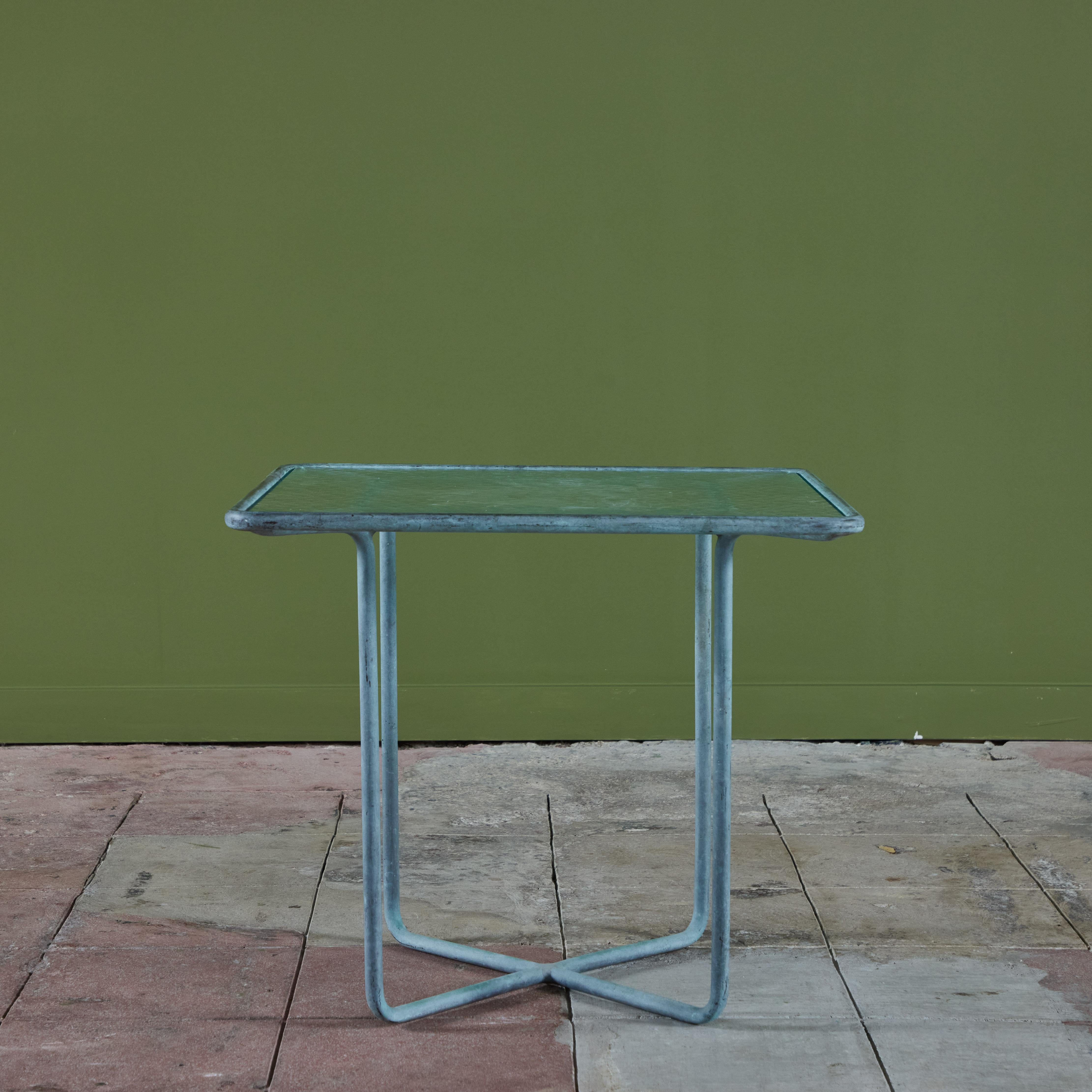 20ième siècle Walter Lamb pour Brown Jordan table d'appoint carrée pour patio en bronze en vente