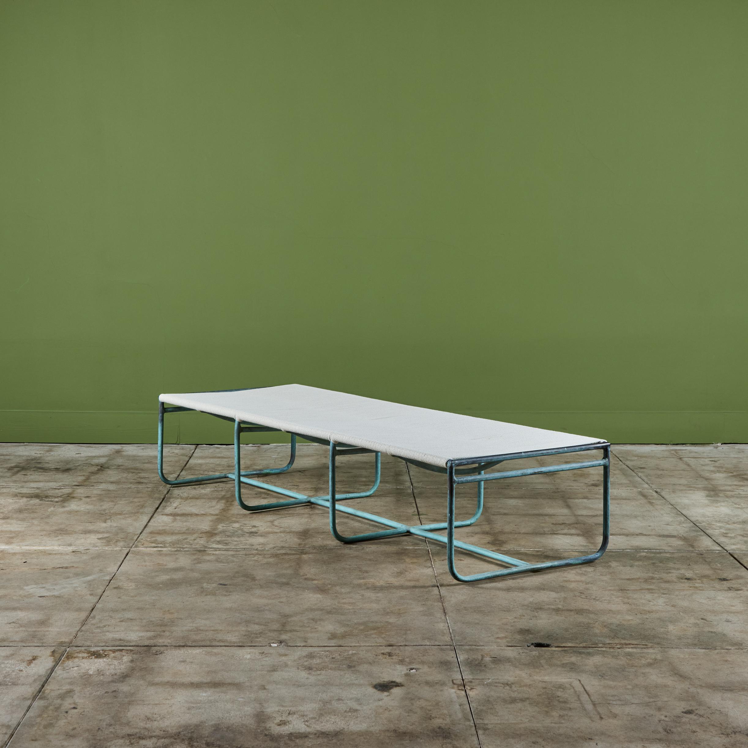 Banco de tres plazas Walter Lamb para patio Brown Jordan Bronce en venta 4