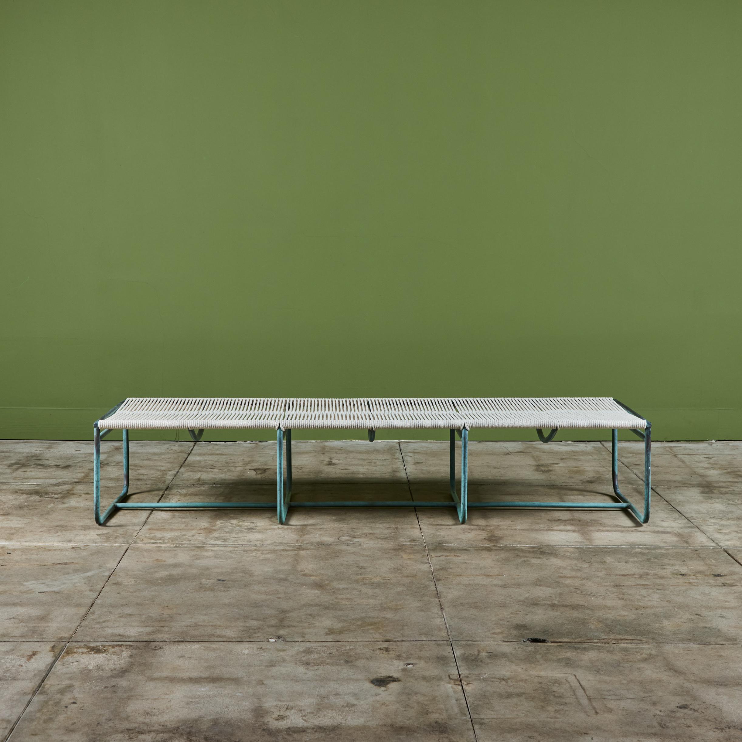 Banco de tres plazas Walter Lamb para patio Brown Jordan Bronce Estadounidense en venta