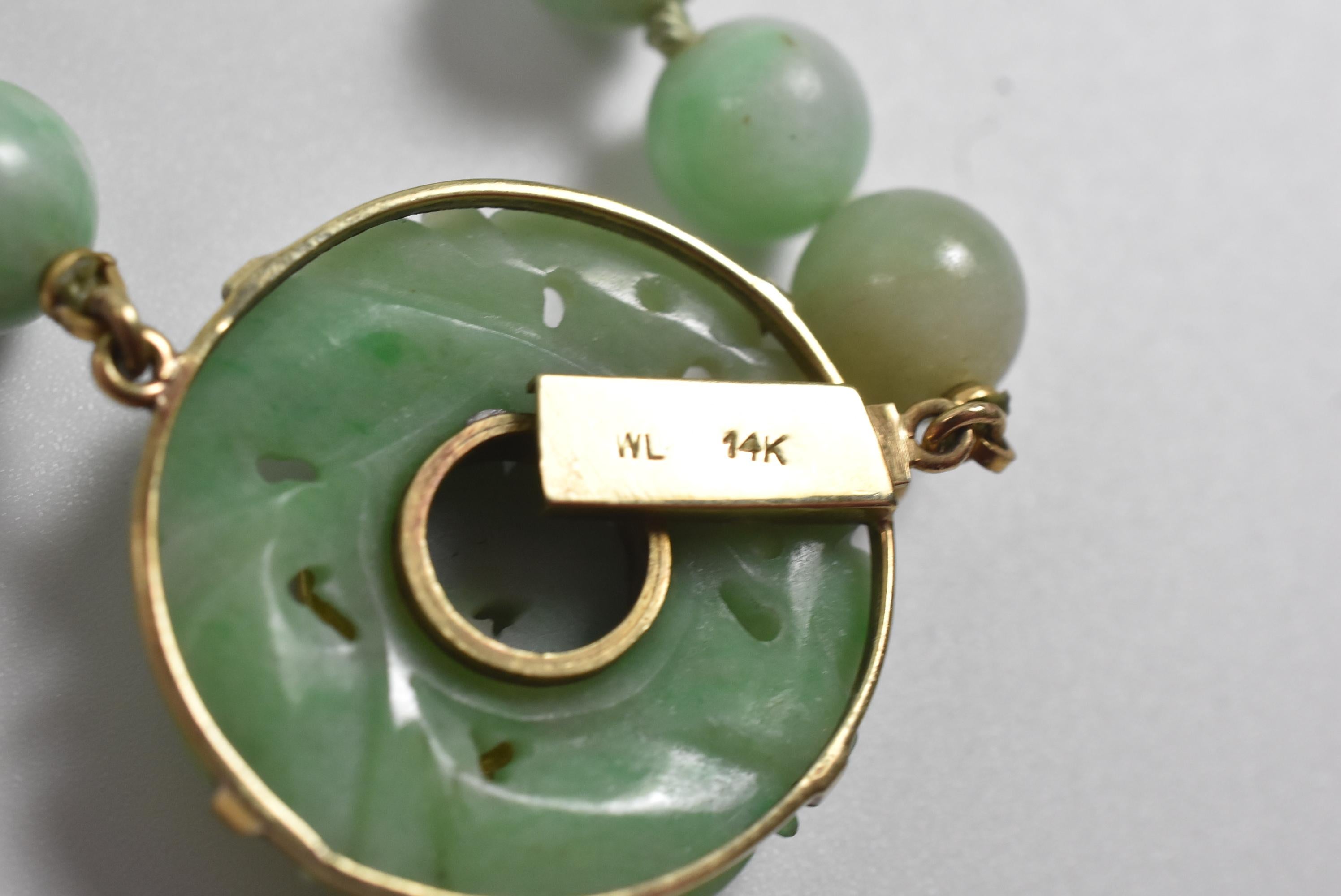 Walter Lampl Carved Jade Necklace 14-Karat Gold Setting, circa 1920s In Good Condition In Toledo, OH