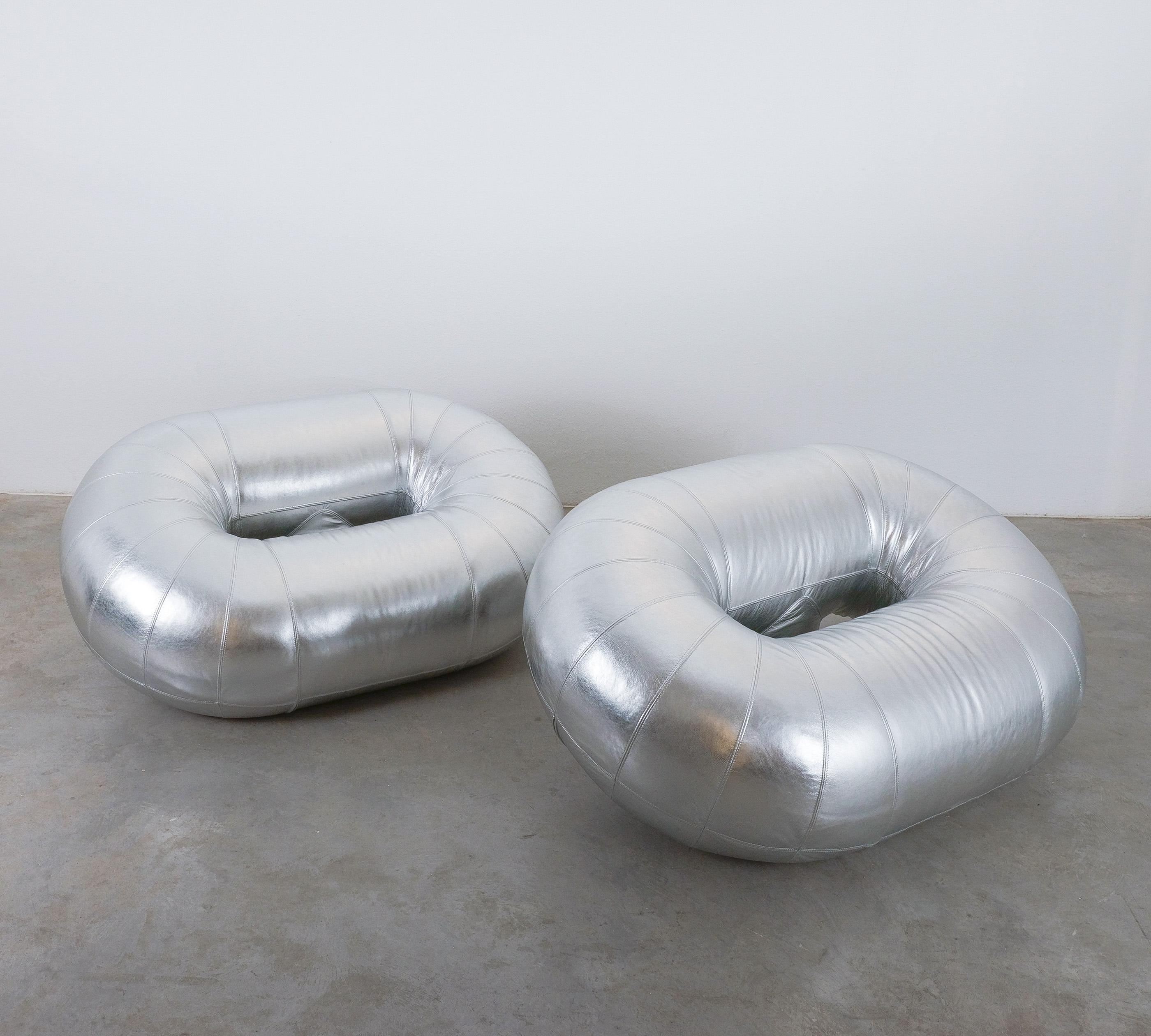 Walter Leeman Zeppelin Armchairs for Velda Silver Leather, 1970 For Sale 7