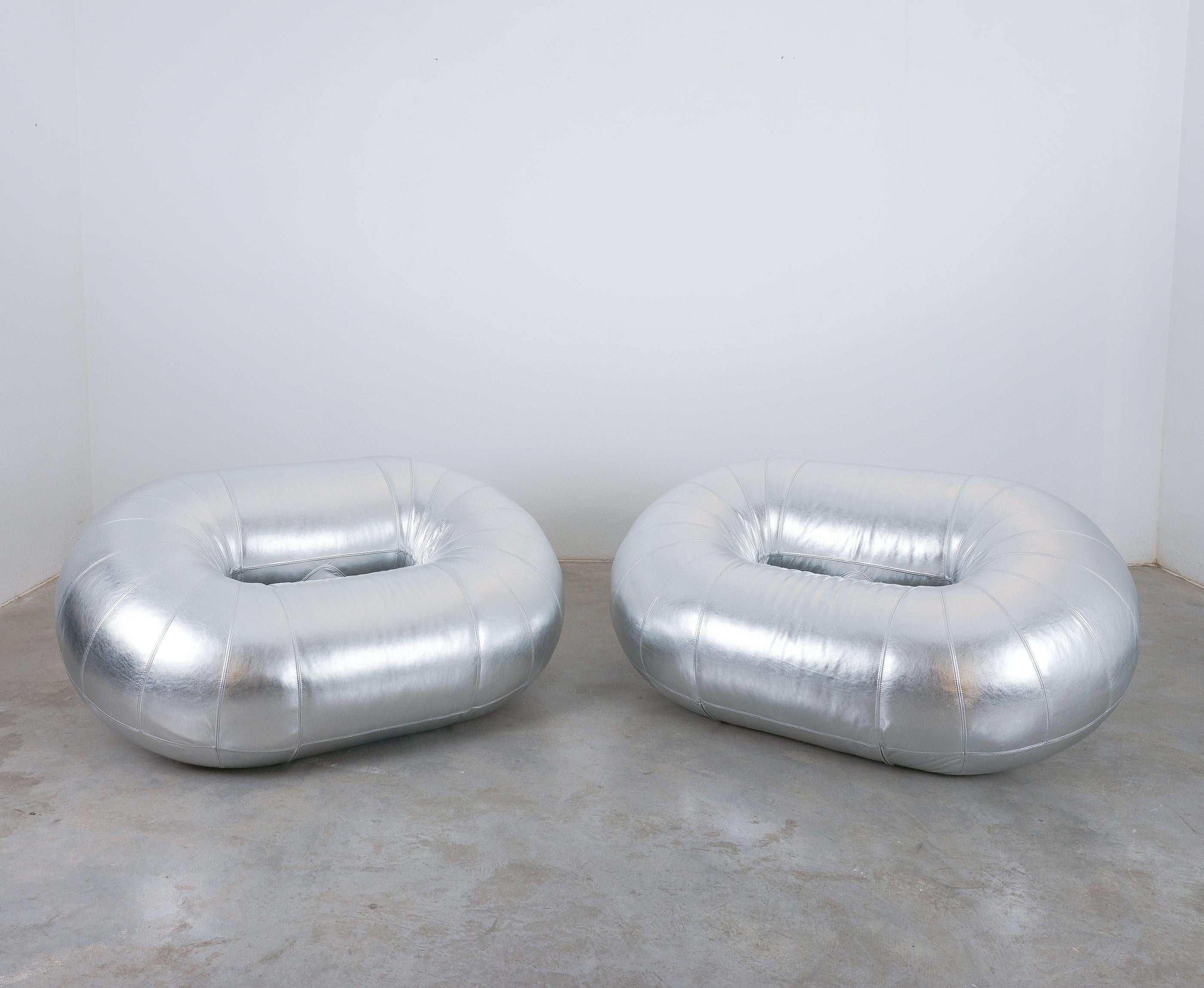 Italian Walter Leeman Zeppelin Armchairs for Velda Silver Leather, 1970 For Sale