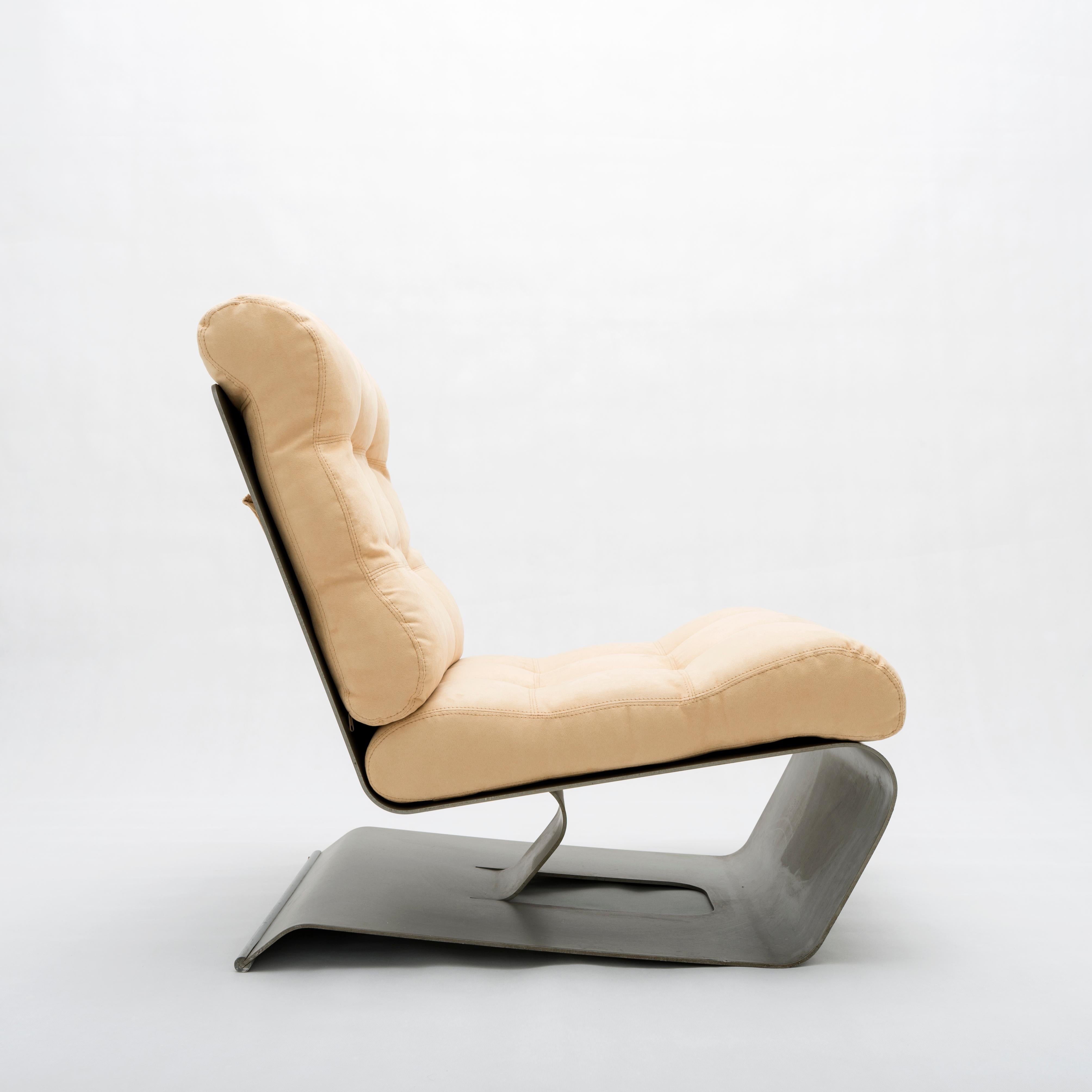 Walter & Moretti lounge chair
Aluminum, suede upholstery
Italy, 1970s.