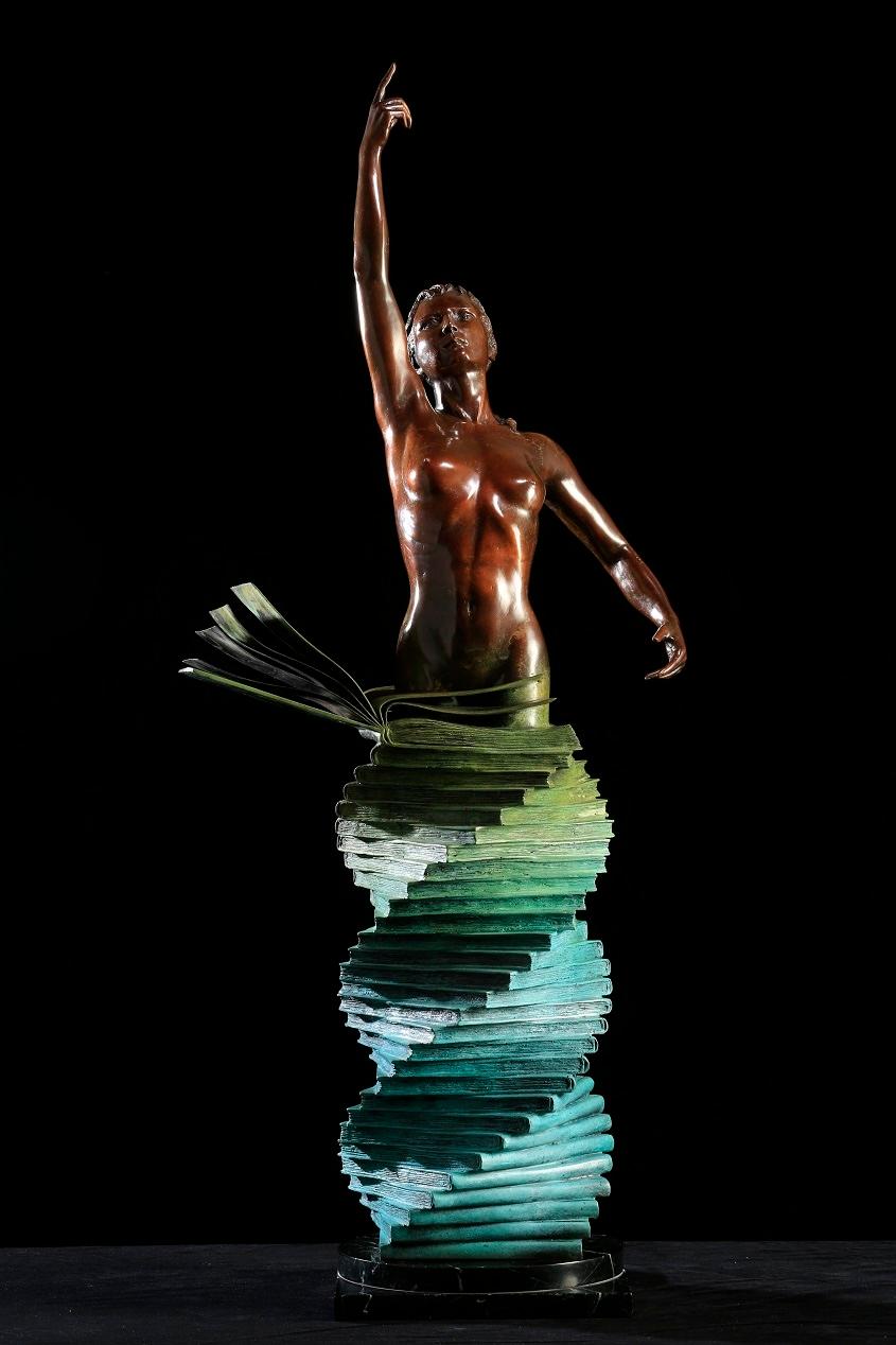 SOPHIA : The Birth of Culture Peter Brenner, sculpture en bronze, mythologie - Or Nude Sculpture par Walter Peter Brenner