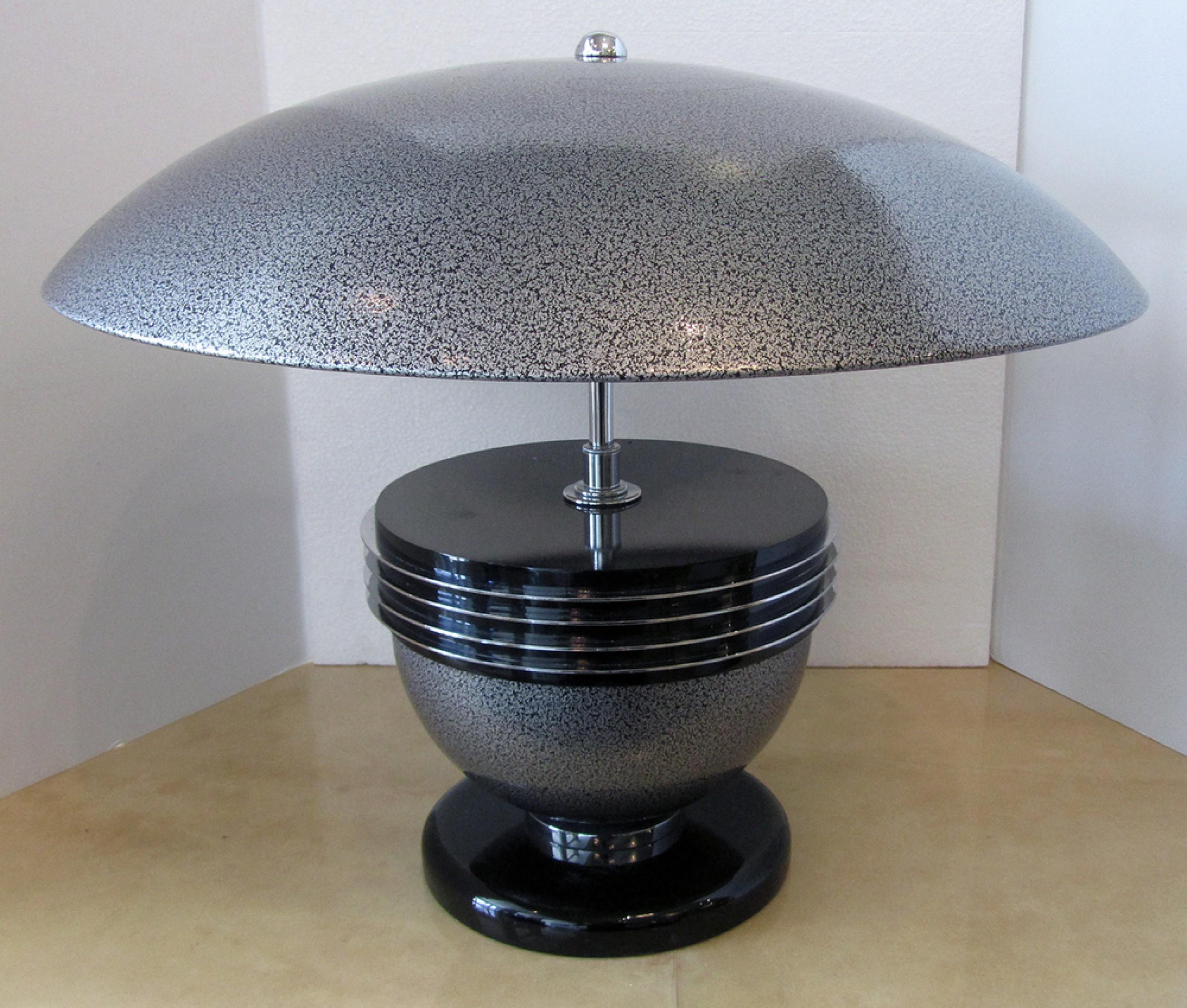Mid-Century American Modern table lamp with a black and silver metallic finish and domed matching shade. (WALTER PROSPER)

Condition: Good; Wear consistent with age and use