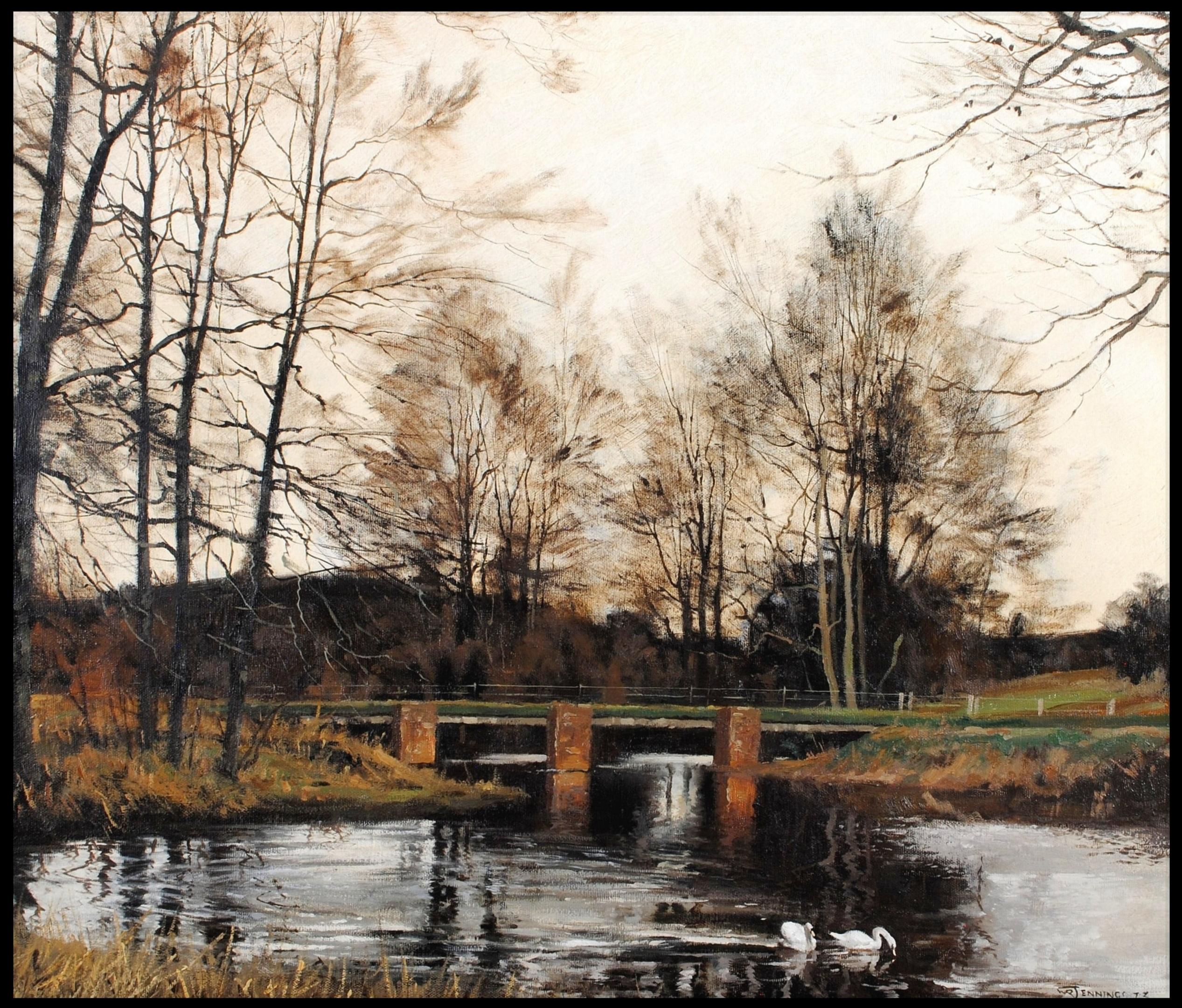 Swans on a River - Große englische atmosphärische Winterlandschaft, Ölgemälde – Painting von Walter Robin Jennings