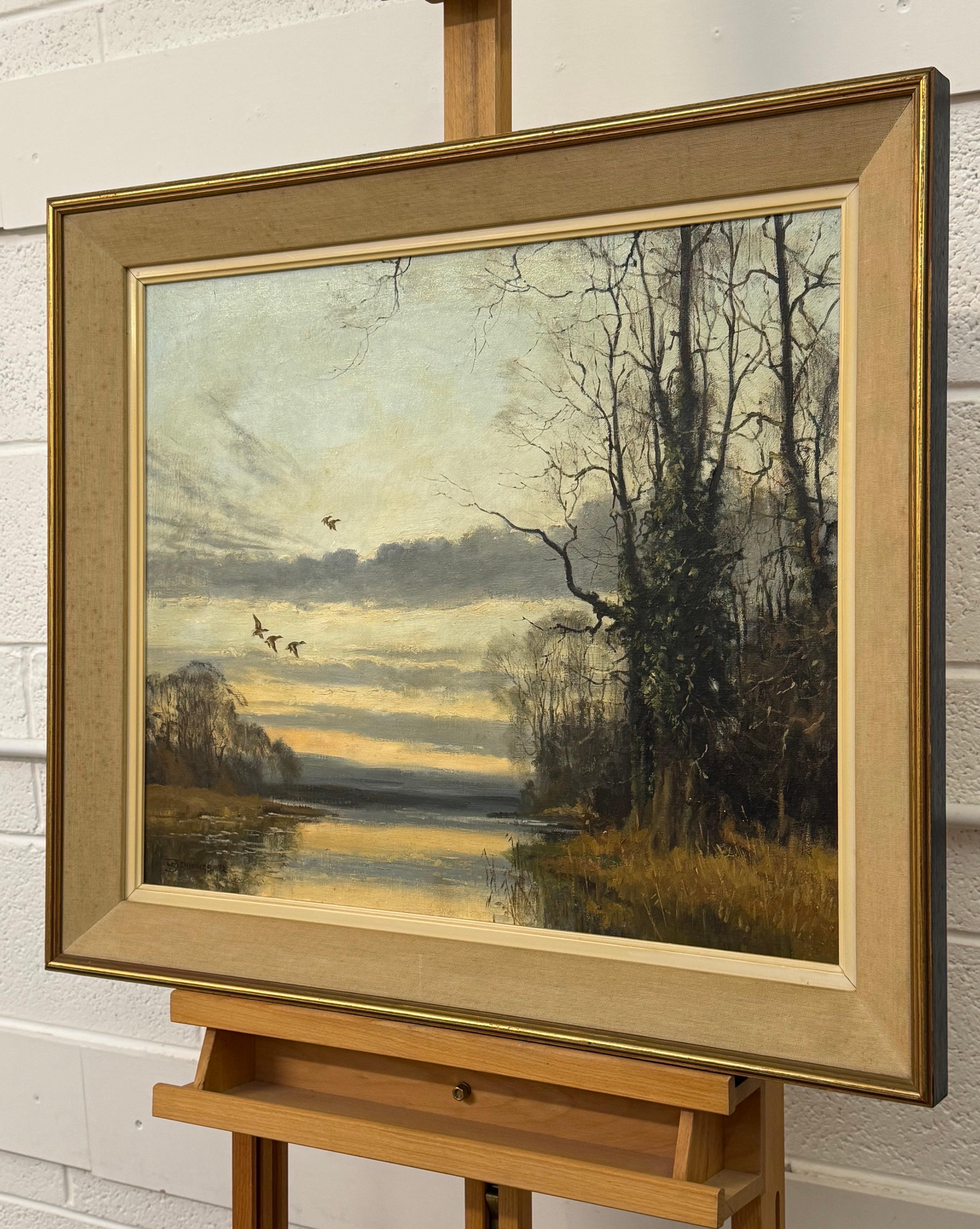 Winter Evening Ducks Flying over Water - English Countryside Vintage British Art - Marron Landscape Painting par Walter Robin Jennings