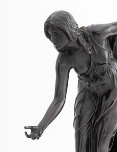 Walter Schott, «Die Kugelspielerin» [La jugadora de pelota], escultura de bronce antiguo