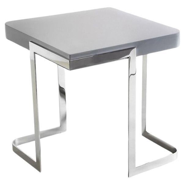 Table d'appoint Walter avec plateau laqué gris et base en acier inoxydable en vente