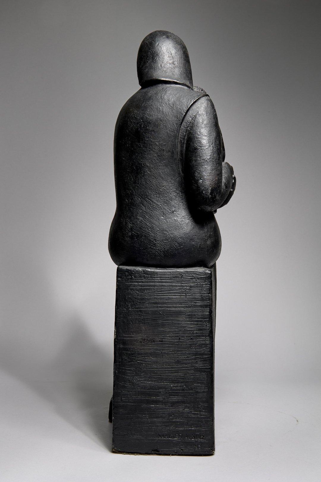 Walter Sinz (americano, 1881-1966)
Mother & Child, 1949
Gesso
Firmato e datato sulla base 
23,5 x 6 x 9 pollici

Walter A. Sinz era uno scultore americano nato a Cleveland, Ohio, il 13 luglio 1881. Il padre di Sinz era un istruttore di litografia