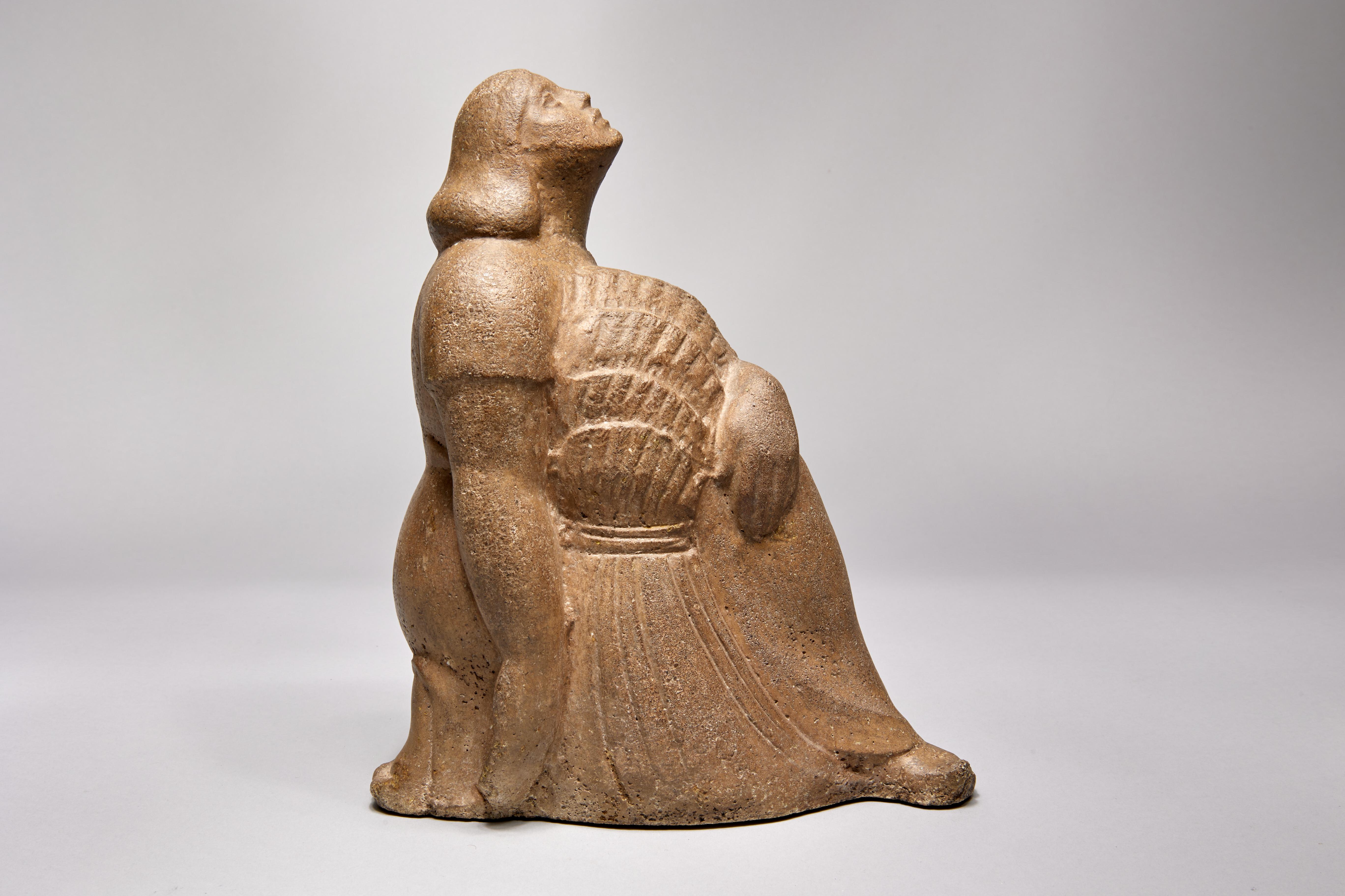 Walter Sinz Figurative Sculpture – When the Lights Go On Again, Mid Century Cast Stone, Künstler der Cleveland School