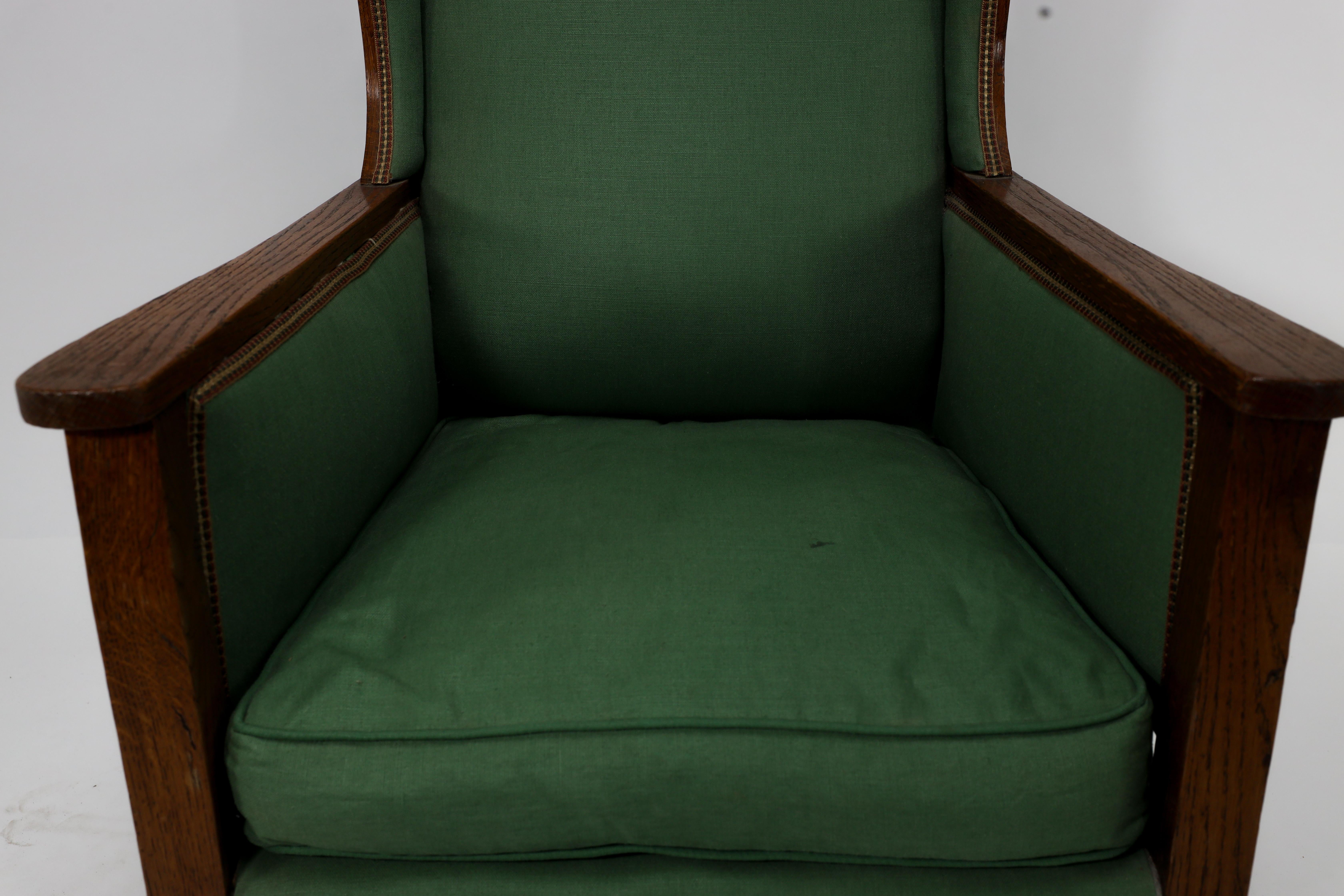 Walter Skull High Wycombe. Ein gepolsterter Sessel aus Eiche im Arts and Craft-Stil (Eichenholz) im Angebot