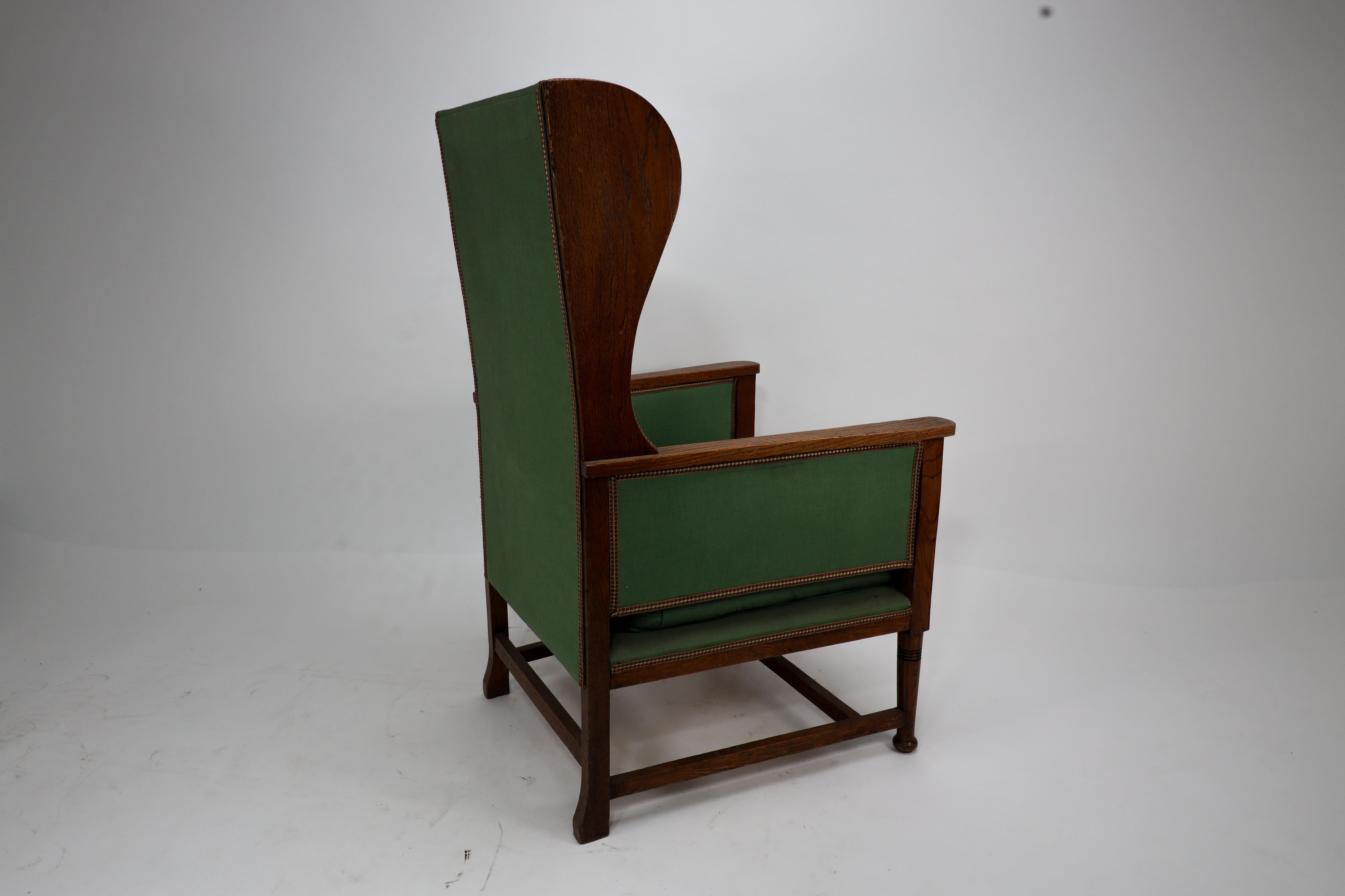 Walter Skull High Wycombe. Ein gepolsterter Sessel aus Eiche im Arts and Craft-Stil (Frühes 20. Jahrhundert) im Angebot