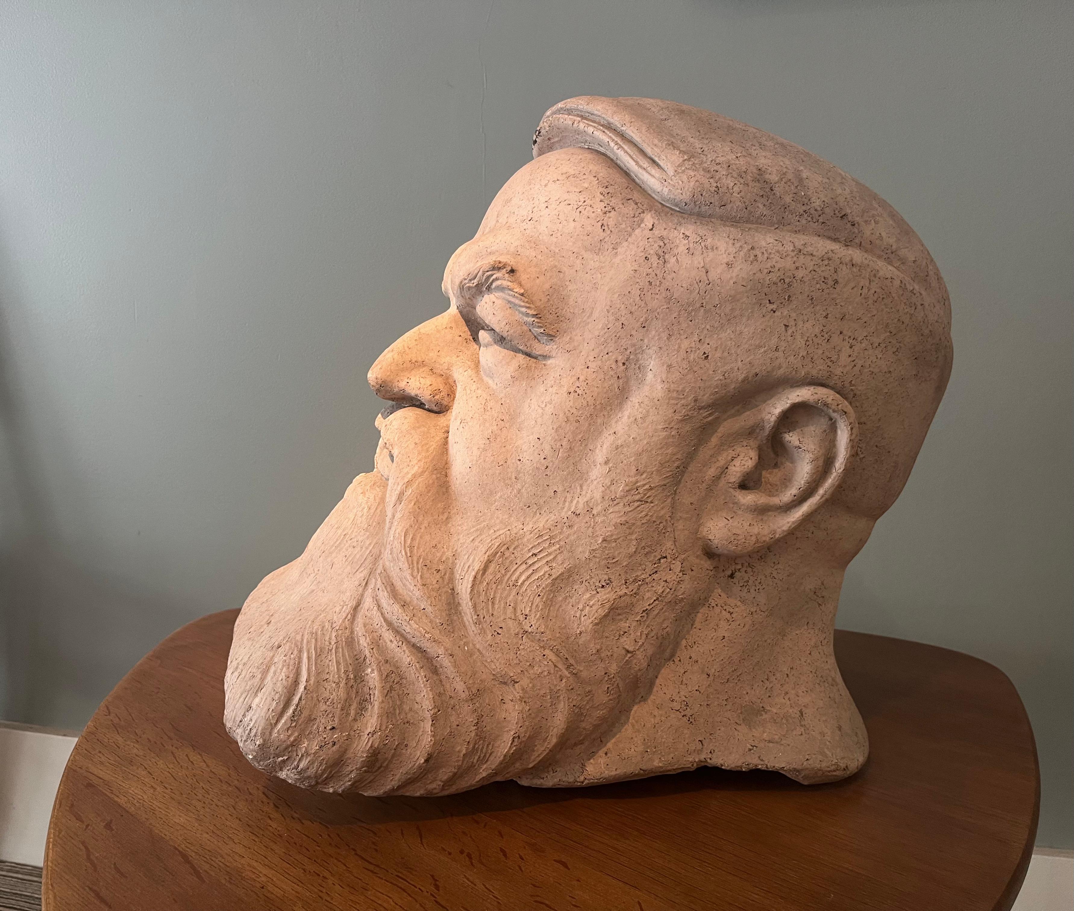 Kopfstatus - Skulptur des Kopfes von Tristan Barnard (1866 - 1947) (Braun), Figurative Sculpture, von Walter Spaeny