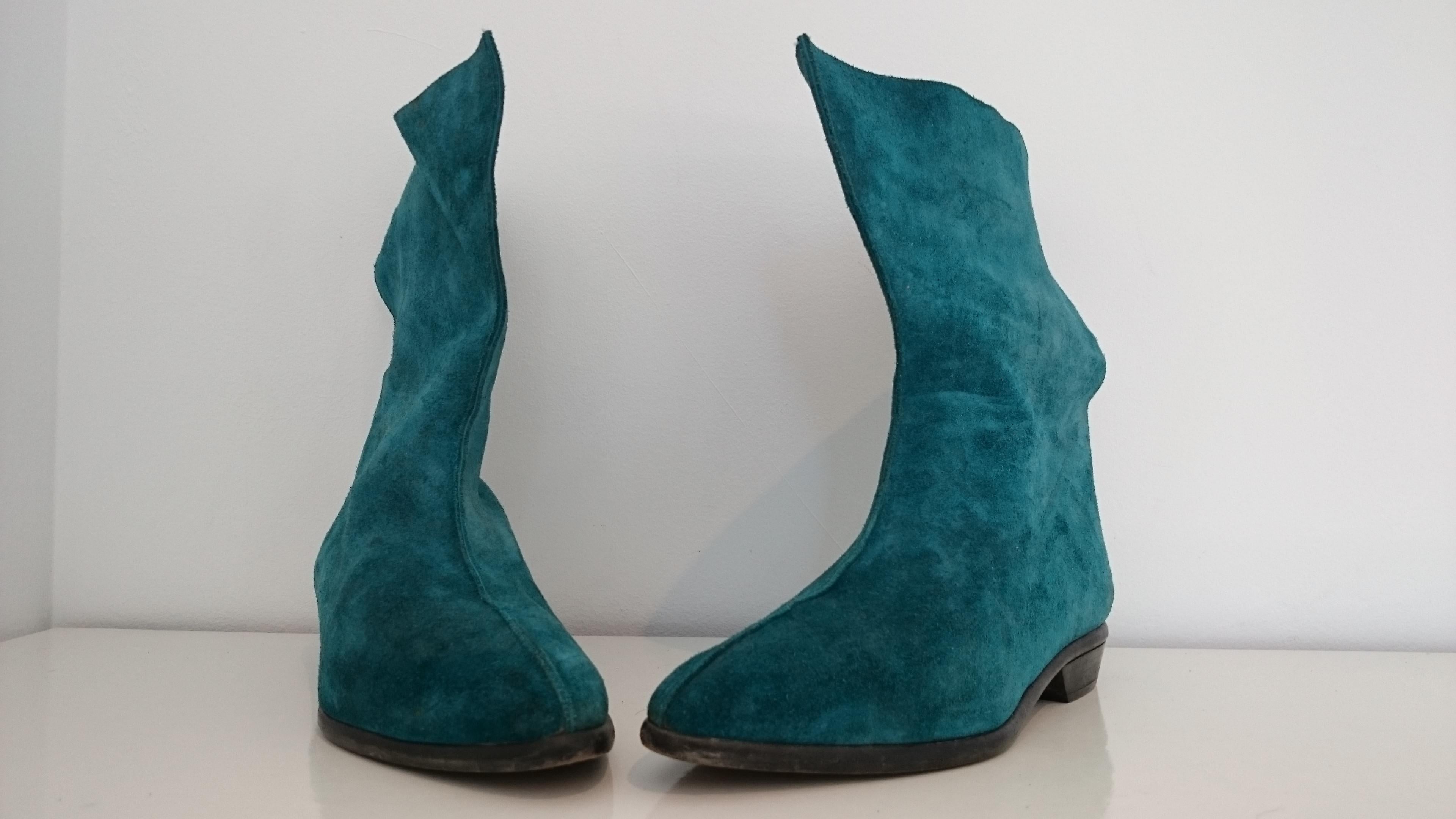 Walter Steiger Suede Boots
Beautiful, rare and unique design.
Color: Blue
Excellent conditions, practically new.
Boots height: 24.5 cm
Heel height: 2 cm
Size 39 (EU)
Made in Italy
