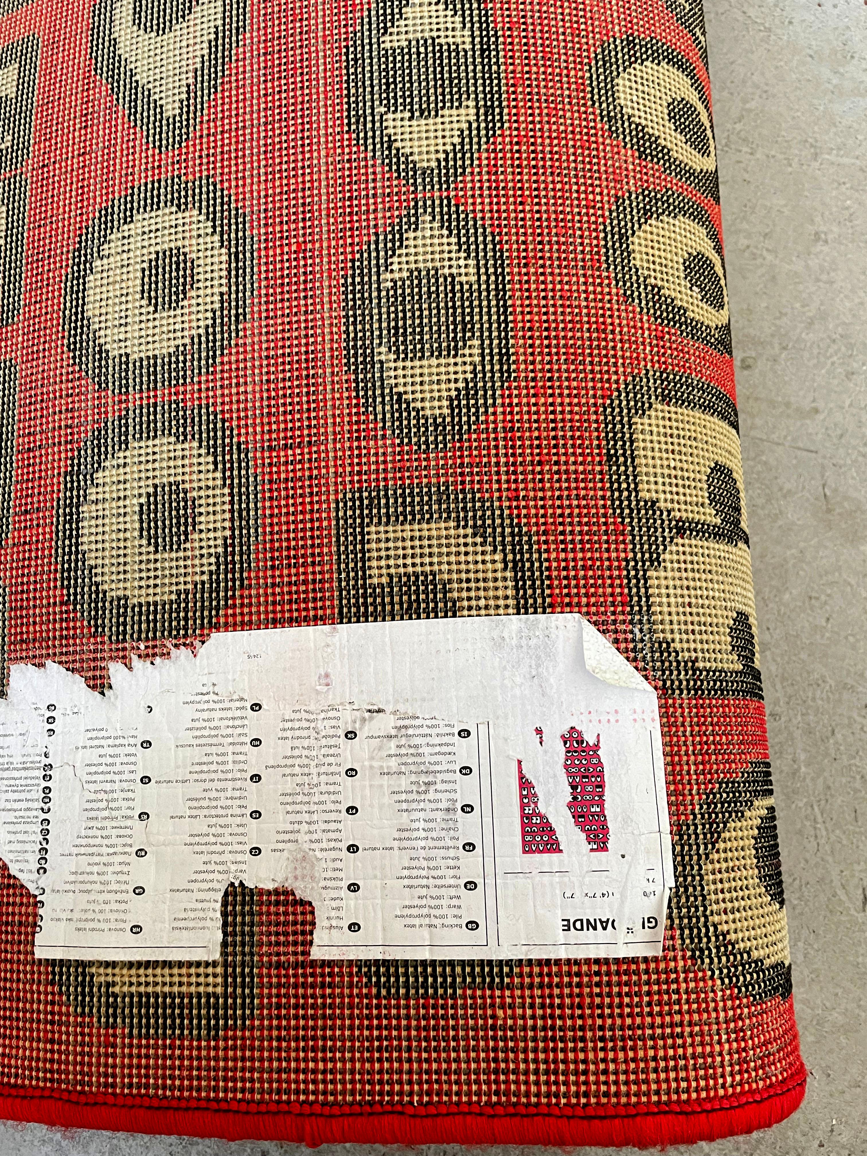 Designer vintage IKEA carpet GLÖDANDE,  'Limited edition' collection  made in collaboration with famous Belgian fashion designer Walter van Beirendonck in 2016

In a very good condition, a beautiful and unique design red-eye rug from the Belgian